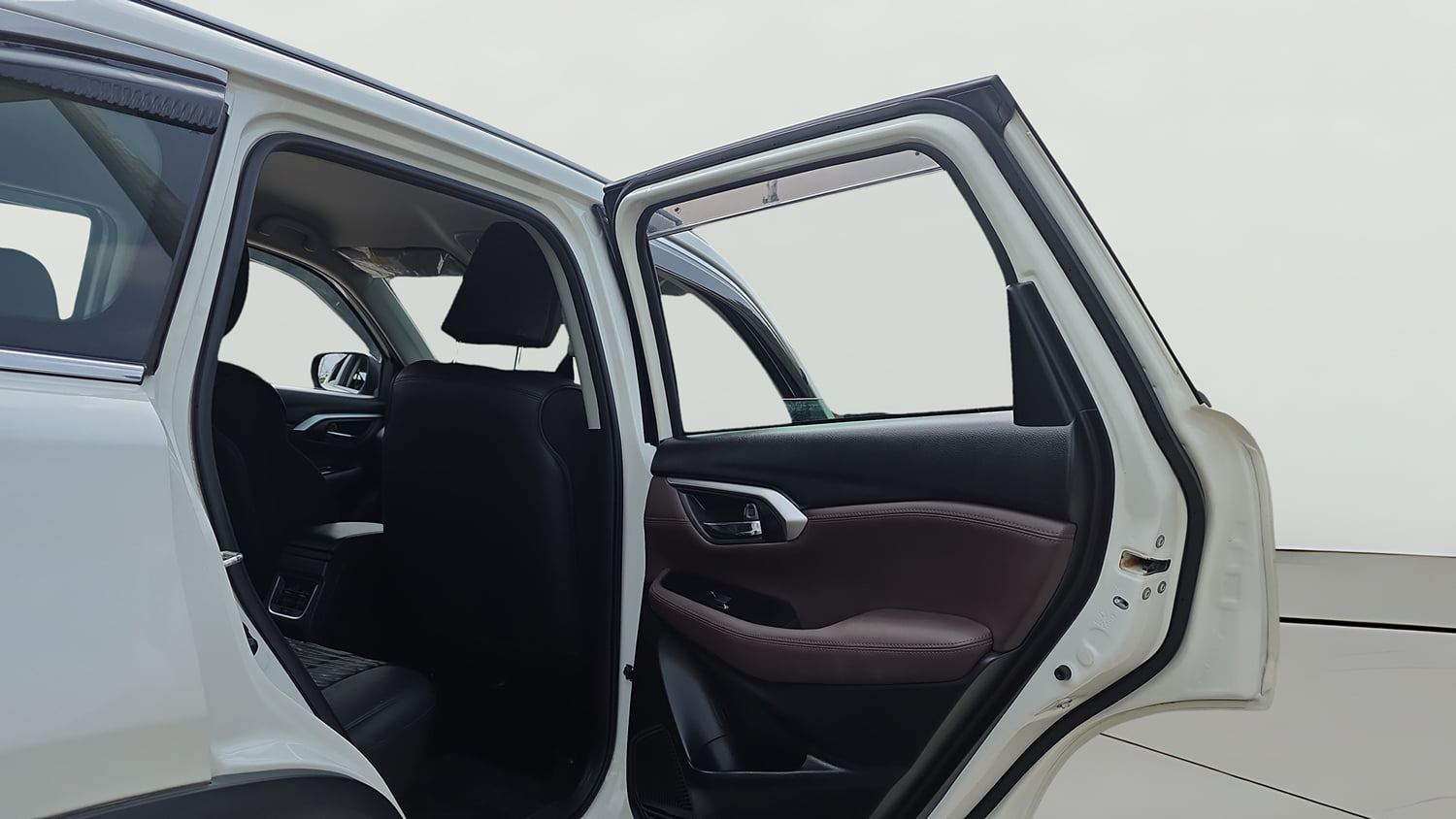 Used 2023 Maruti Suzuki Grand Vitara Zeta Smart Hybrid Petrol Manual interior RIGHT REAR DOOR OPEN VIEW