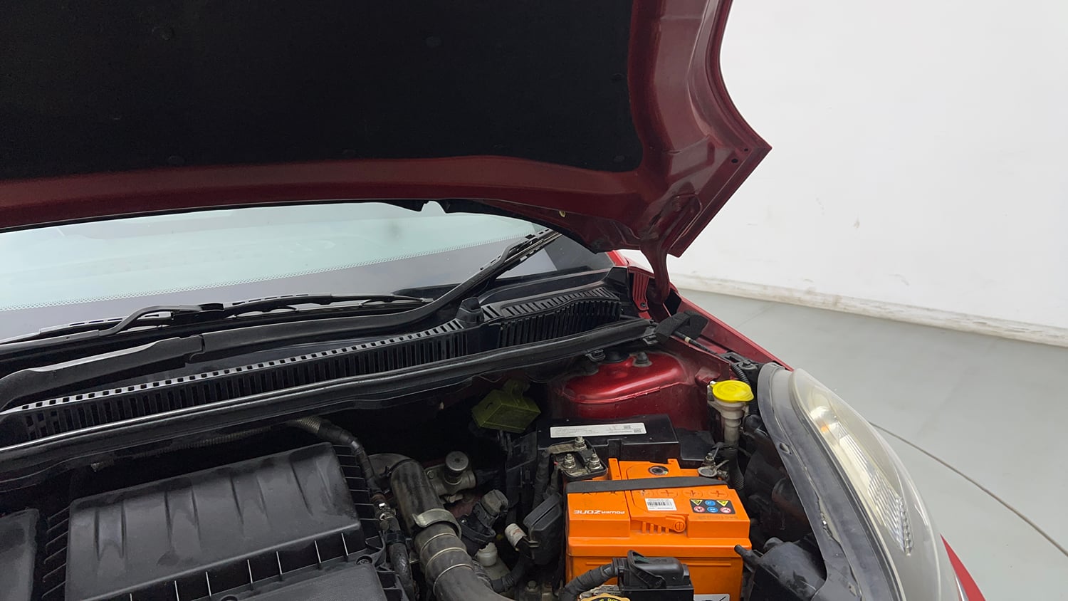 Used 2019 Tata Nexon XMA Diesel Diesel Automatic engine ENGINE LEFT SIDE HINGE & APRON VIEW