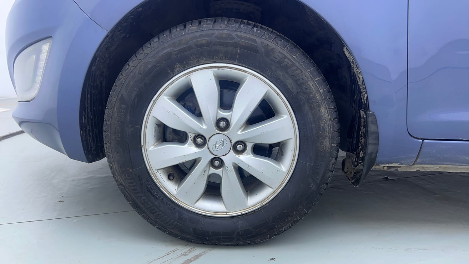 Used 2012 Hyundai i20 Sportz 1.2 Petrol Manual tyres LEFT FRONT TYRE RIM VIEW