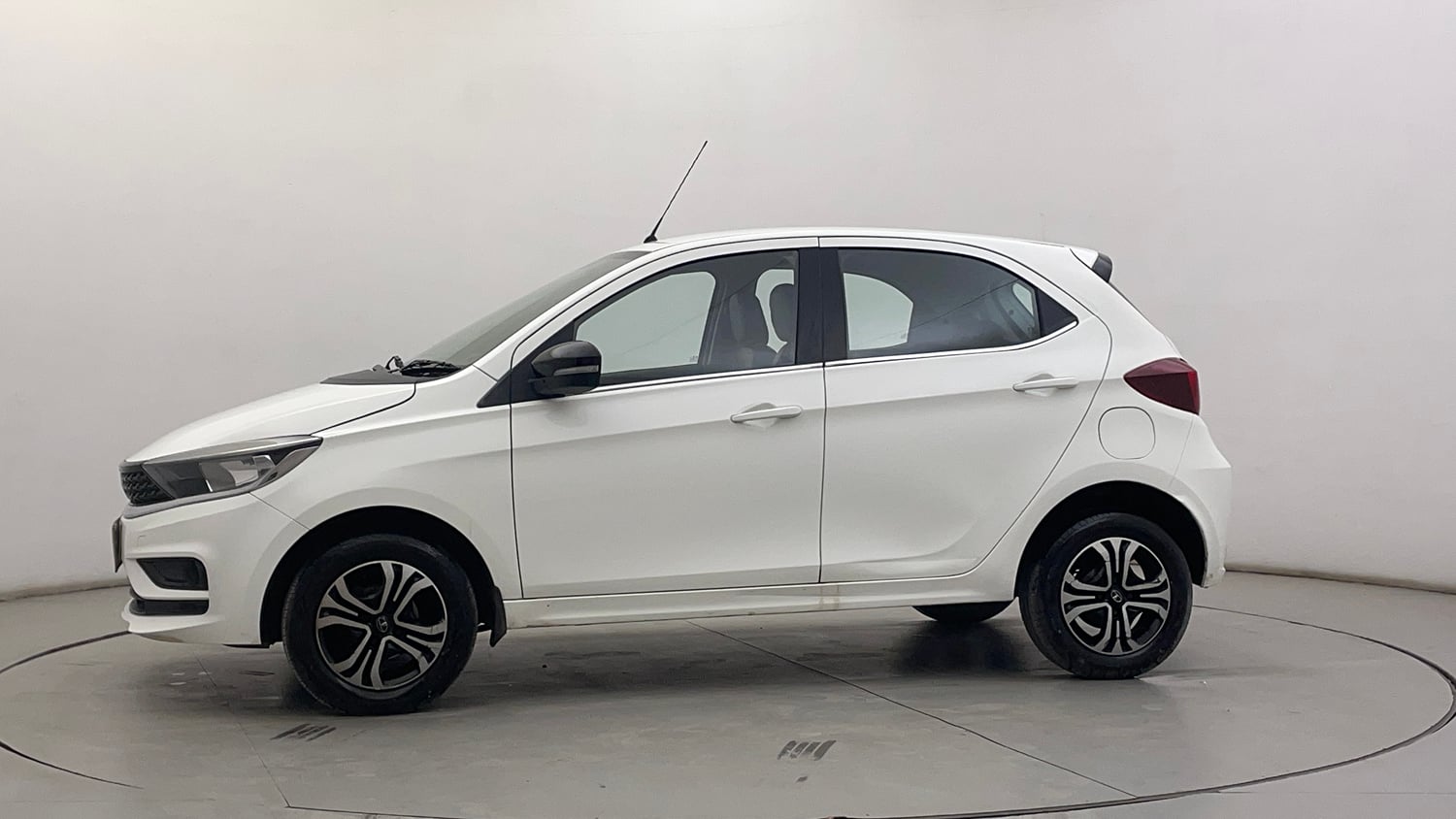 Used 2023 Tata Tiago XT CNG Cng Manual exterior LEFT SIDE VIEW