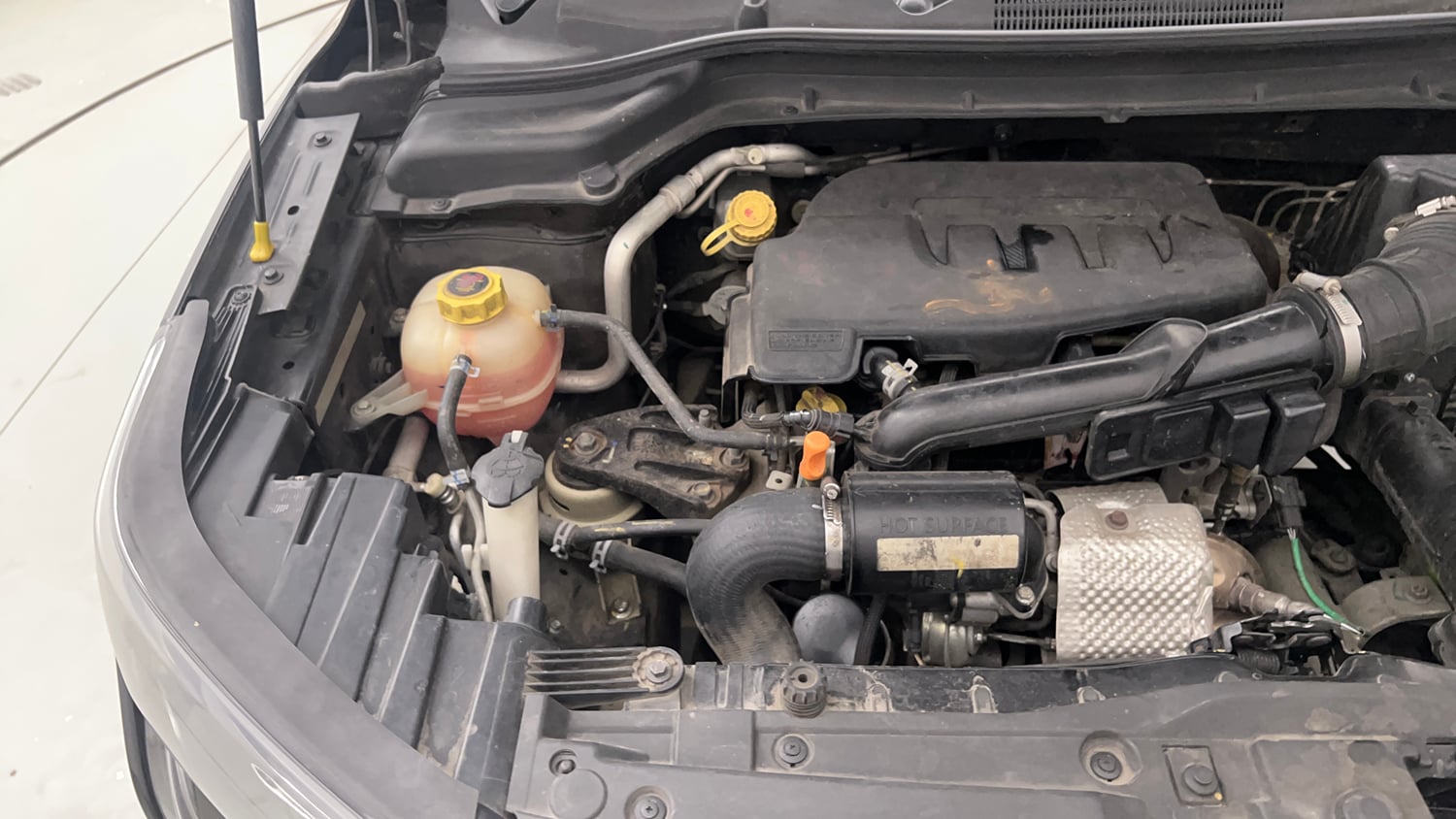 Used 2022 Mahindra XUV 300 W8 (O) 1.2 Petrol Petrol Manual engine ENGINE RIGHT SIDE VIEW