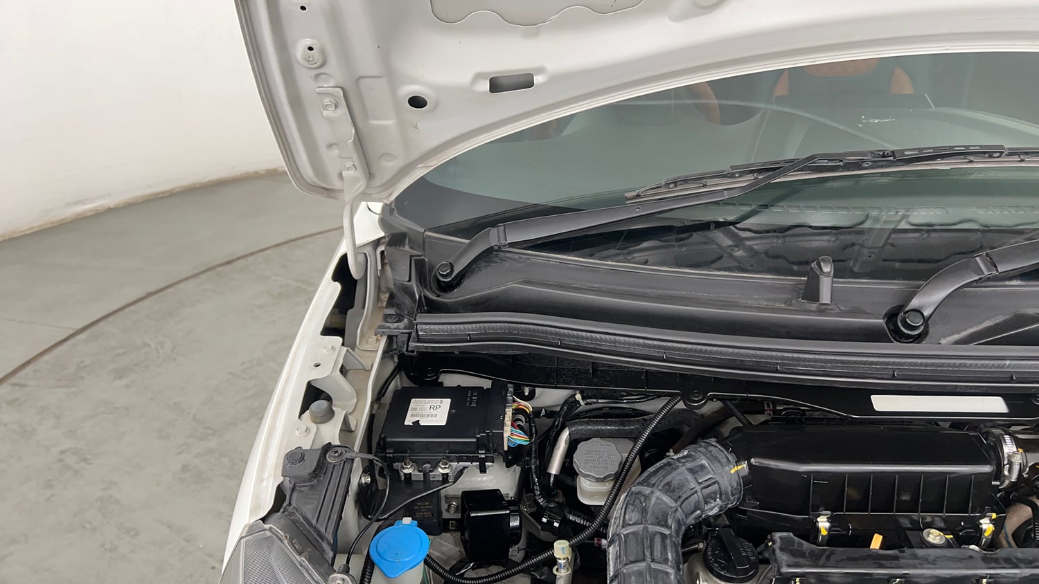 Used 2021 Maruti Suzuki Wagon R LXi 1.0 CNG Cng Manual engine ENGINE RIGHT SIDE HINGE & APRON VIEW