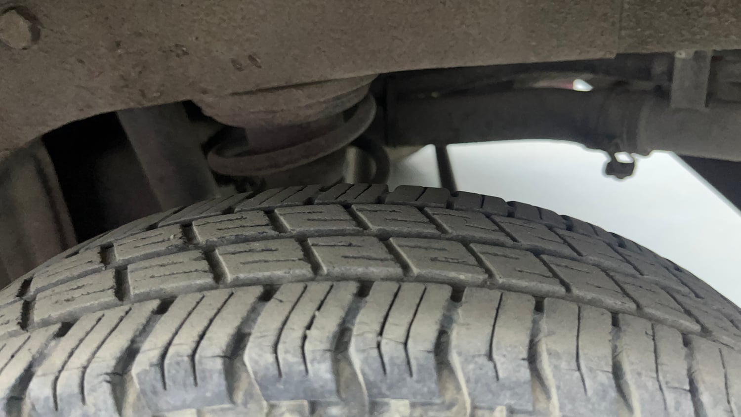 Used 2012 Maruti Suzuki Alto LXi BS-IV Petrol Manual tyres LEFT REAR TYRE TREAD VIEW