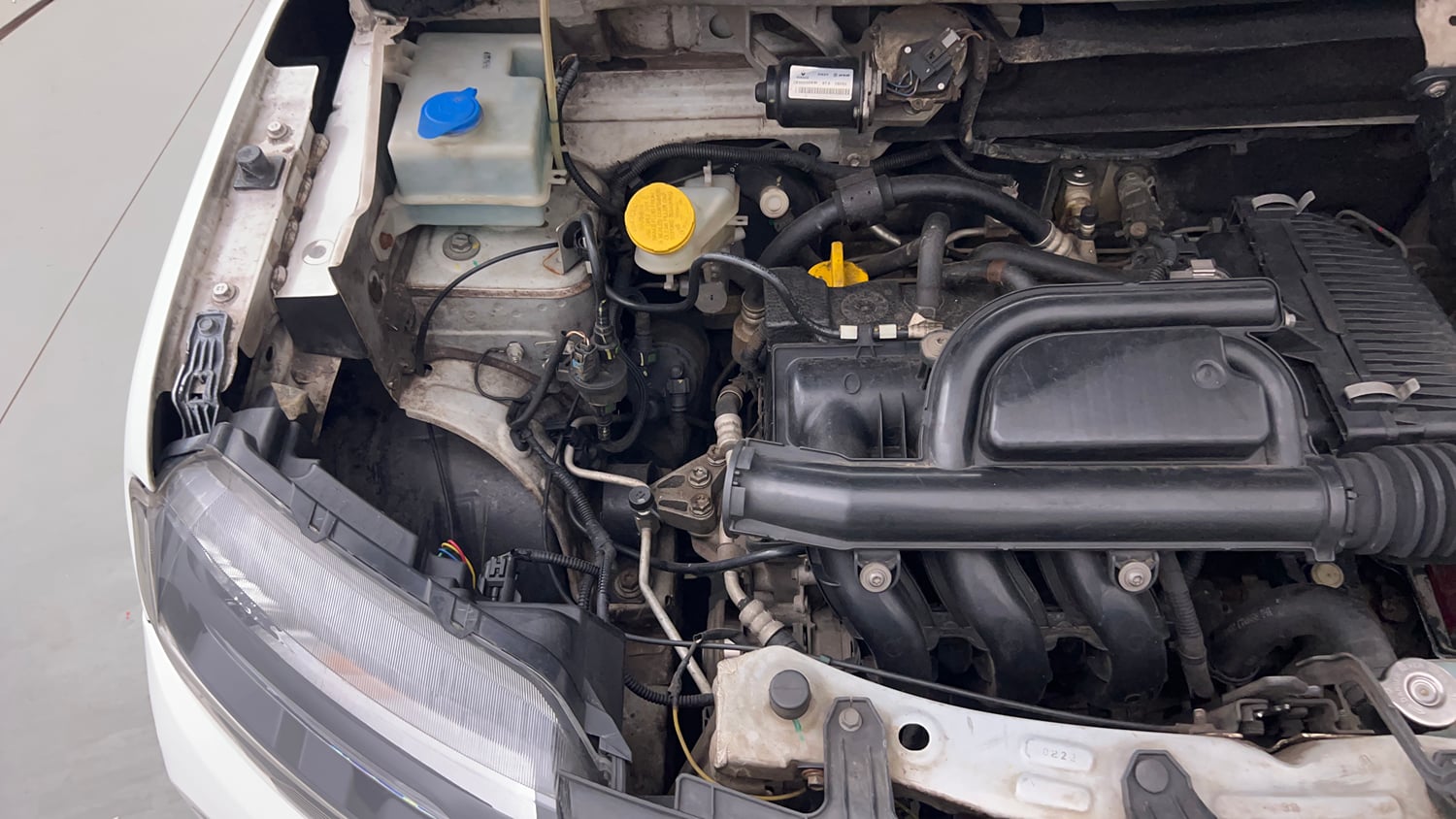 Used 2022 Renault Kwid RXT 1.0 (O) Petrol Manual engine ENGINE RIGHT SIDE VIEW