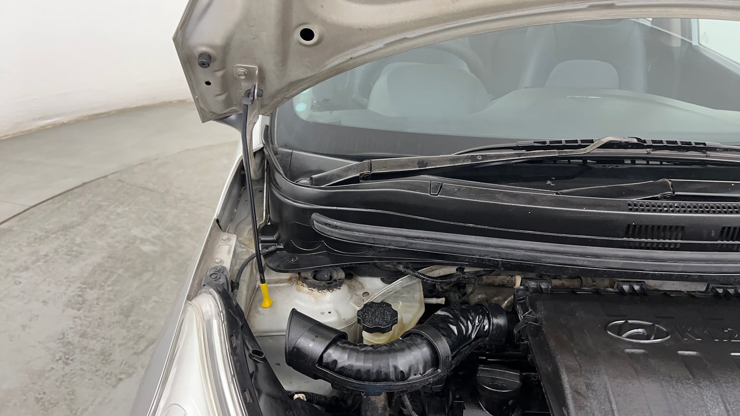 Used 2016 Hyundai Grand i10 Asta AT 1.2 Kappa VTVT Petrol Automatic engine ENGINE RIGHT SIDE HINGE & APRON VIEW