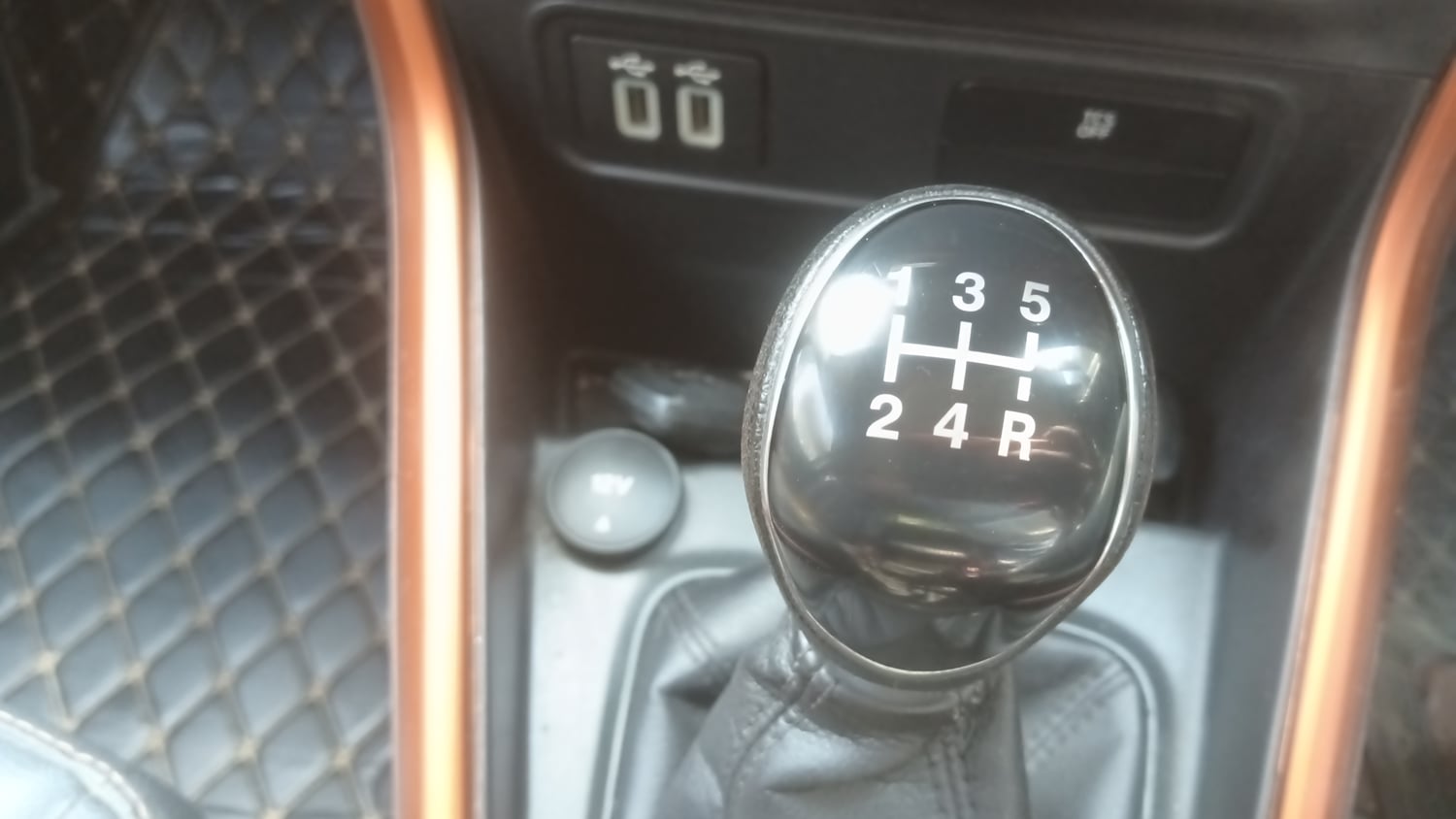 Used 2020 Ford EcoSport S MT 1.5 Ti-VCT Petrol Manual interior GEAR  KNOB VIEW