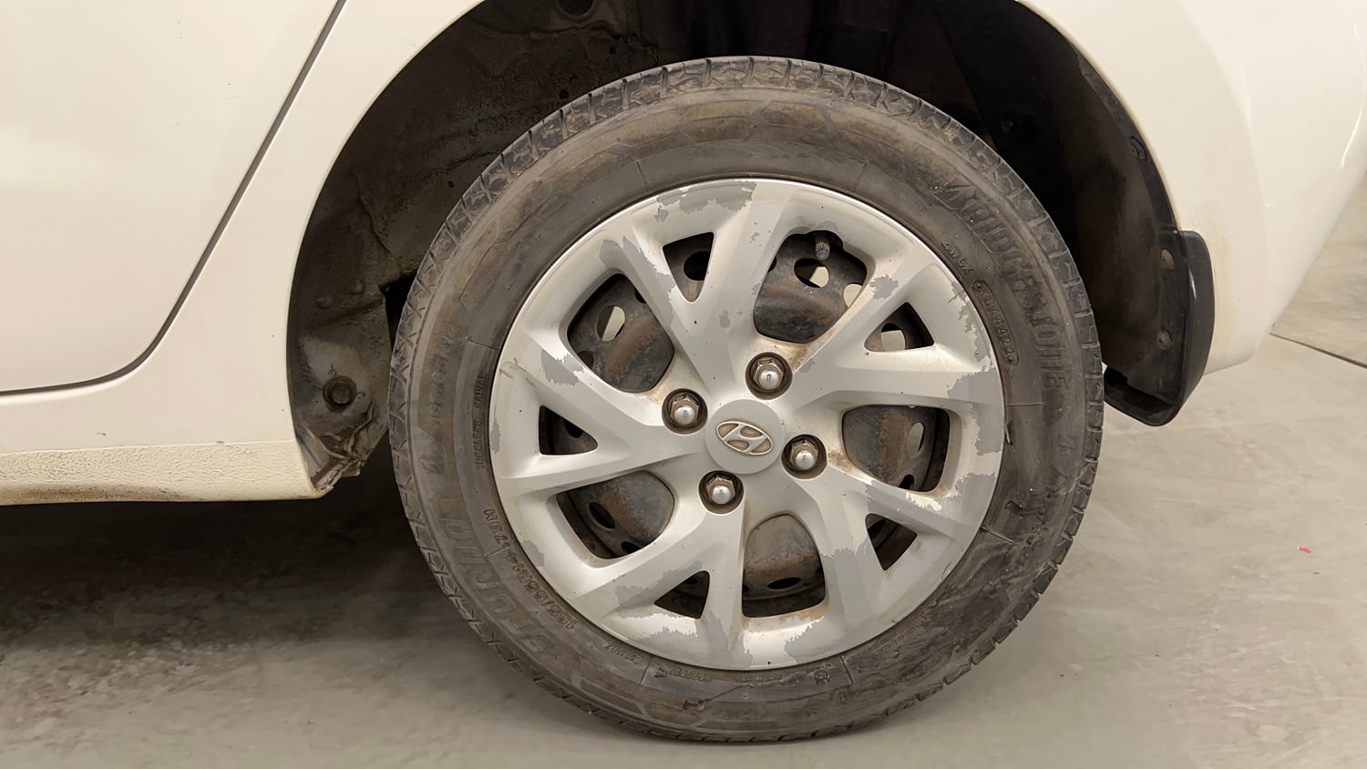 Used 2018 Hyundai Grand i10 Magna 1.2 Kappa VTVT Petrol Manual tyres LEFT REAR TYRE RIM VIEW