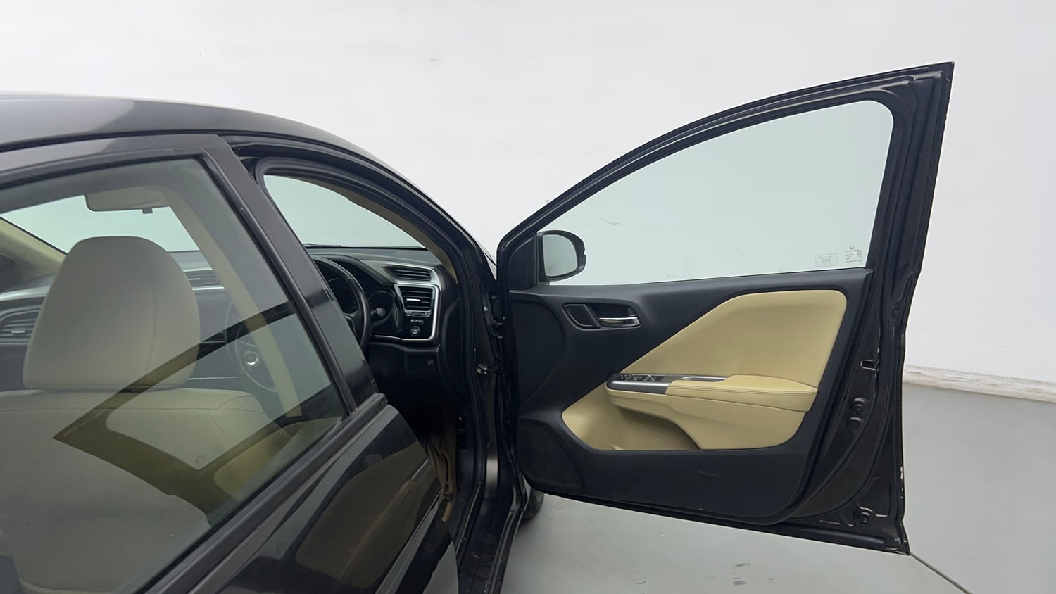 Used 2015 Honda City VX Petrol Manual interior RIGHT FRONT DOOR OPEN VIEW