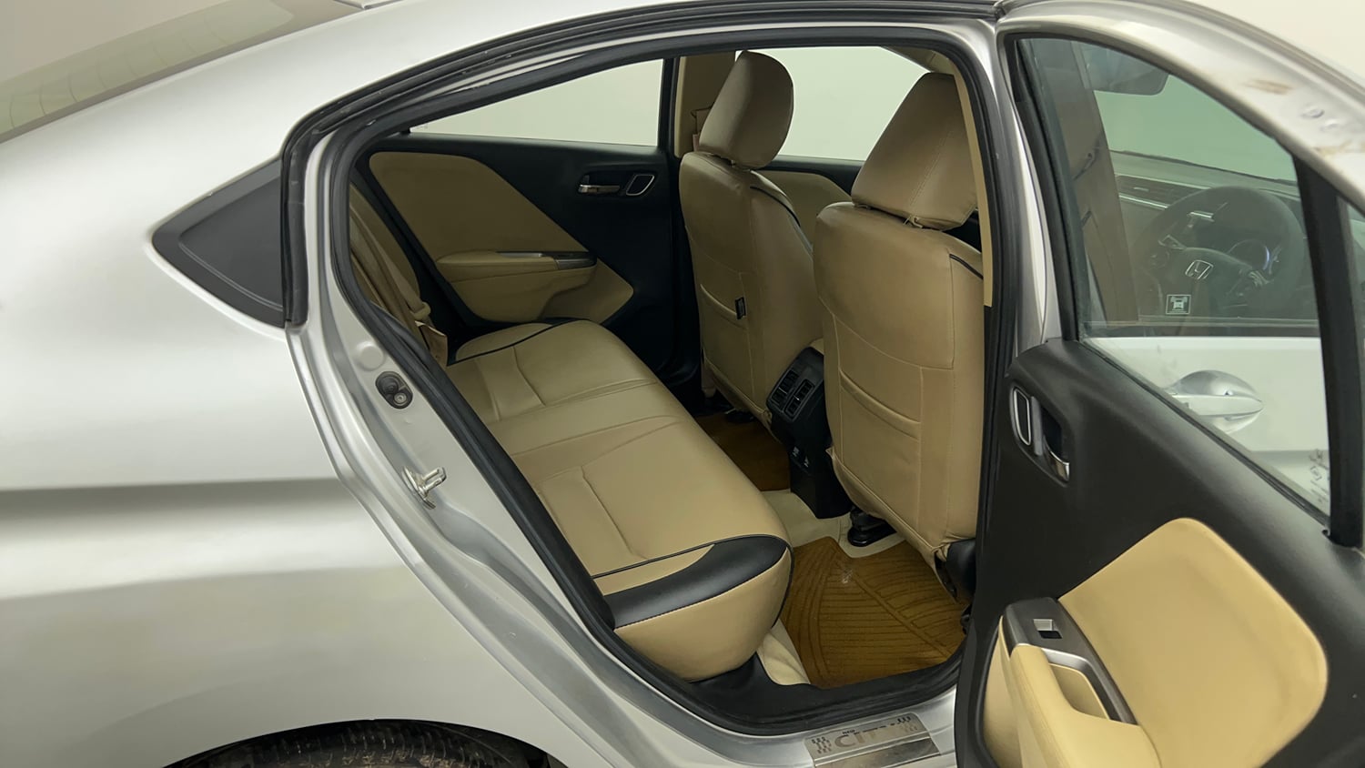 Used 2017 Honda City VX CVT Petrol Petrol Automatic interior RIGHT SIDE REAR DOOR CABIN VIEW