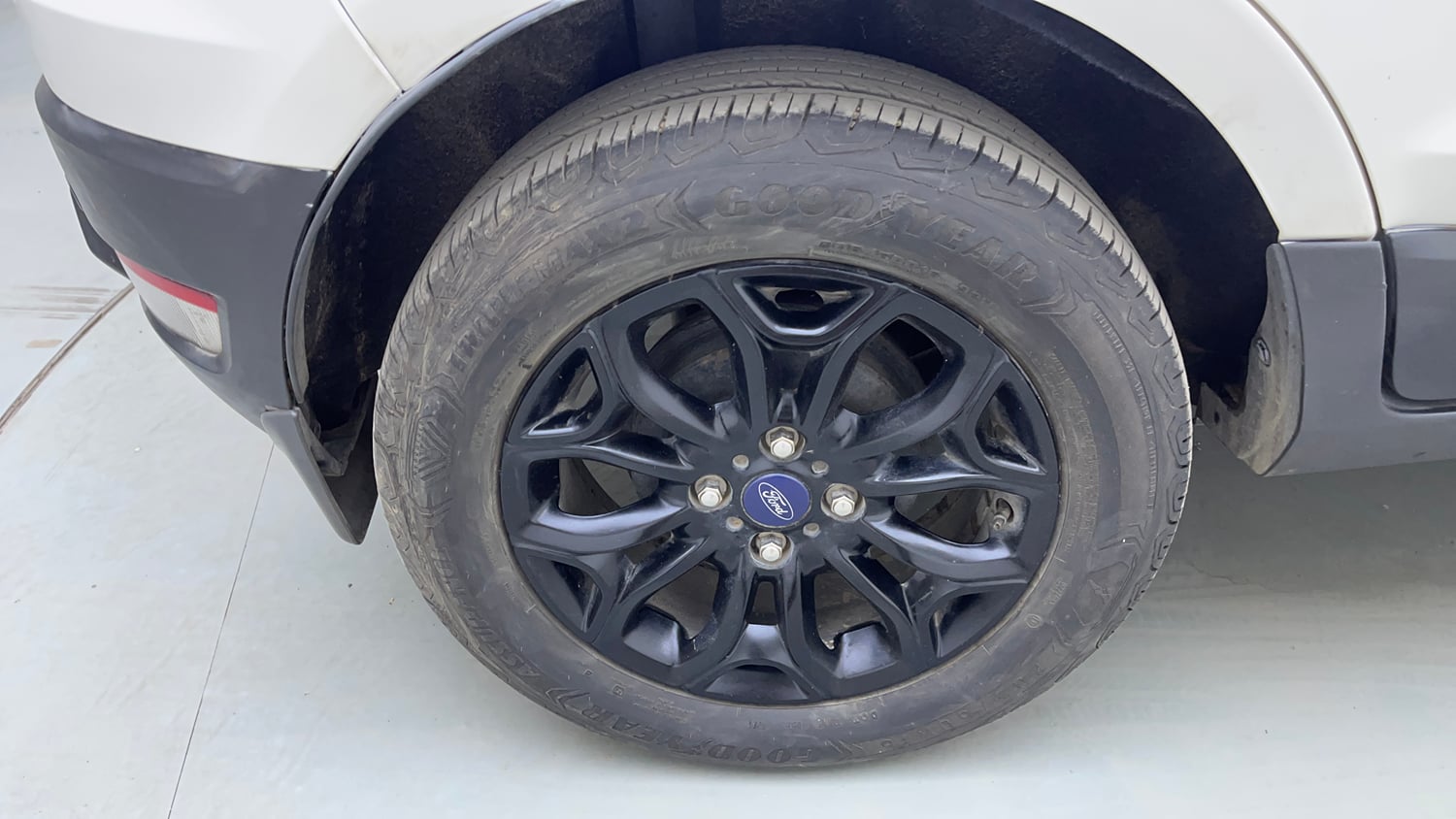Used 2017 Ford EcoSport Titanium 1.5L TDCi Diesel Manual tyres RIGHT REAR TYRE RIM VIEW