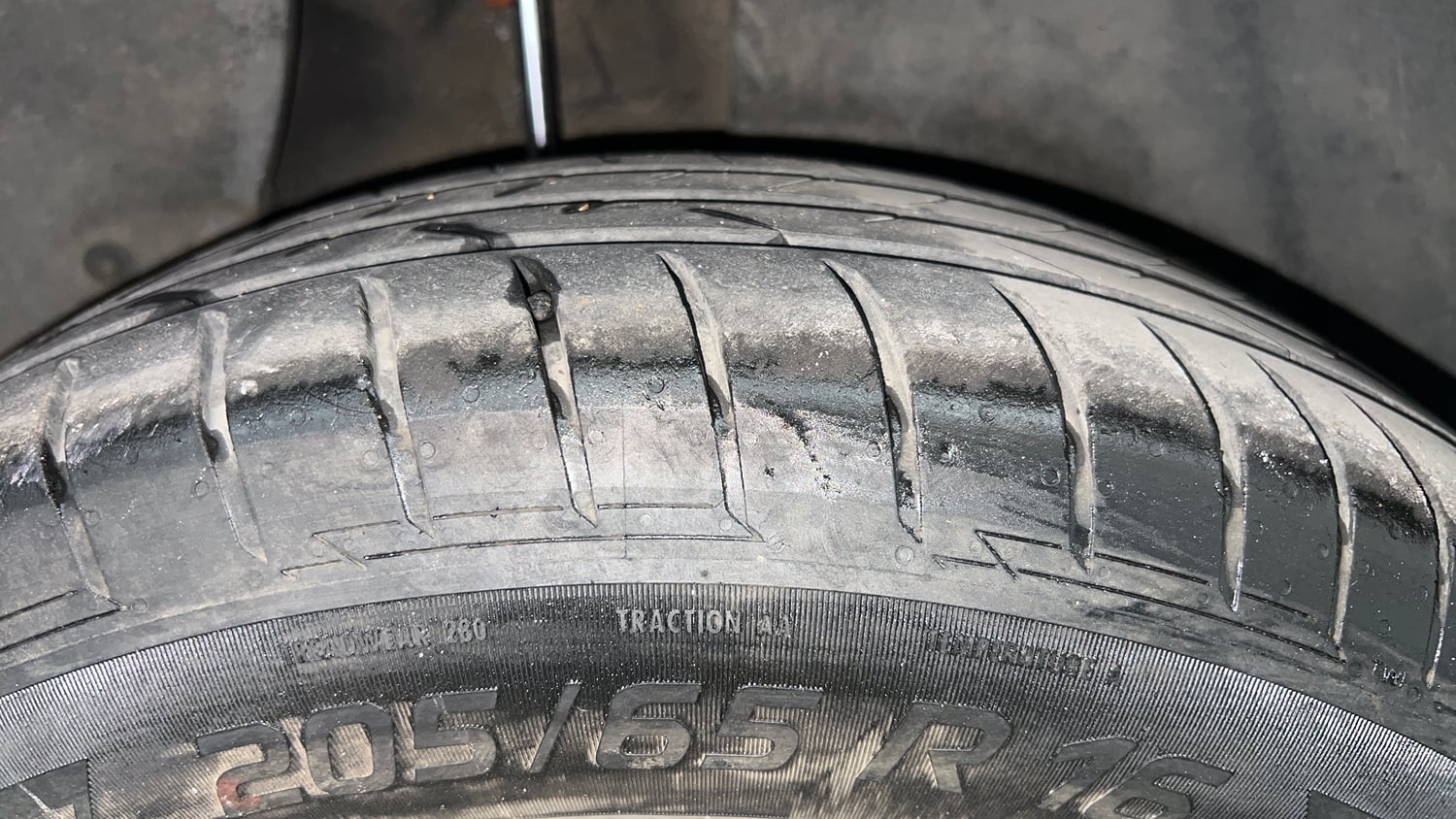 Used 2017 Hyundai Creta SX Plus 1.6 CRDI Diesel Manual tyres RIGHT REAR TYRE TREAD VIEW