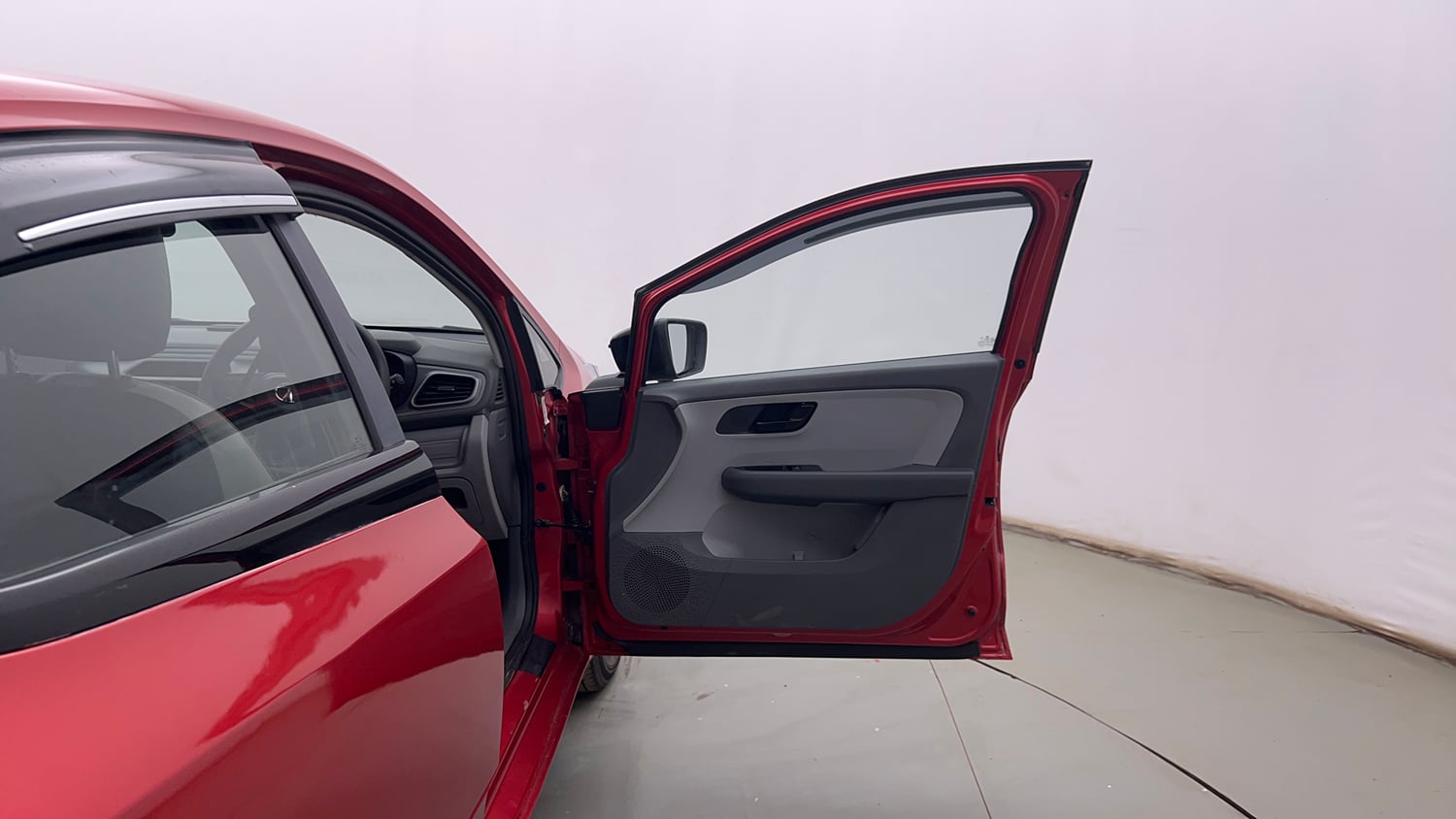 Used 2020 Tata Altroz XE Petrol Petrol Manual interior RIGHT FRONT DOOR OPEN VIEW
