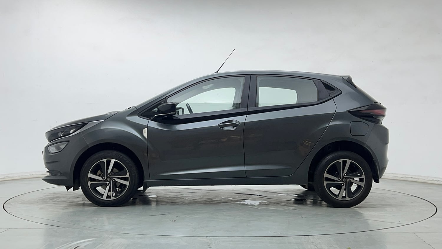 Used 2025 Tata Altroz XZA Petrol Petrol Automatic exterior LEFT SIDE VIEW