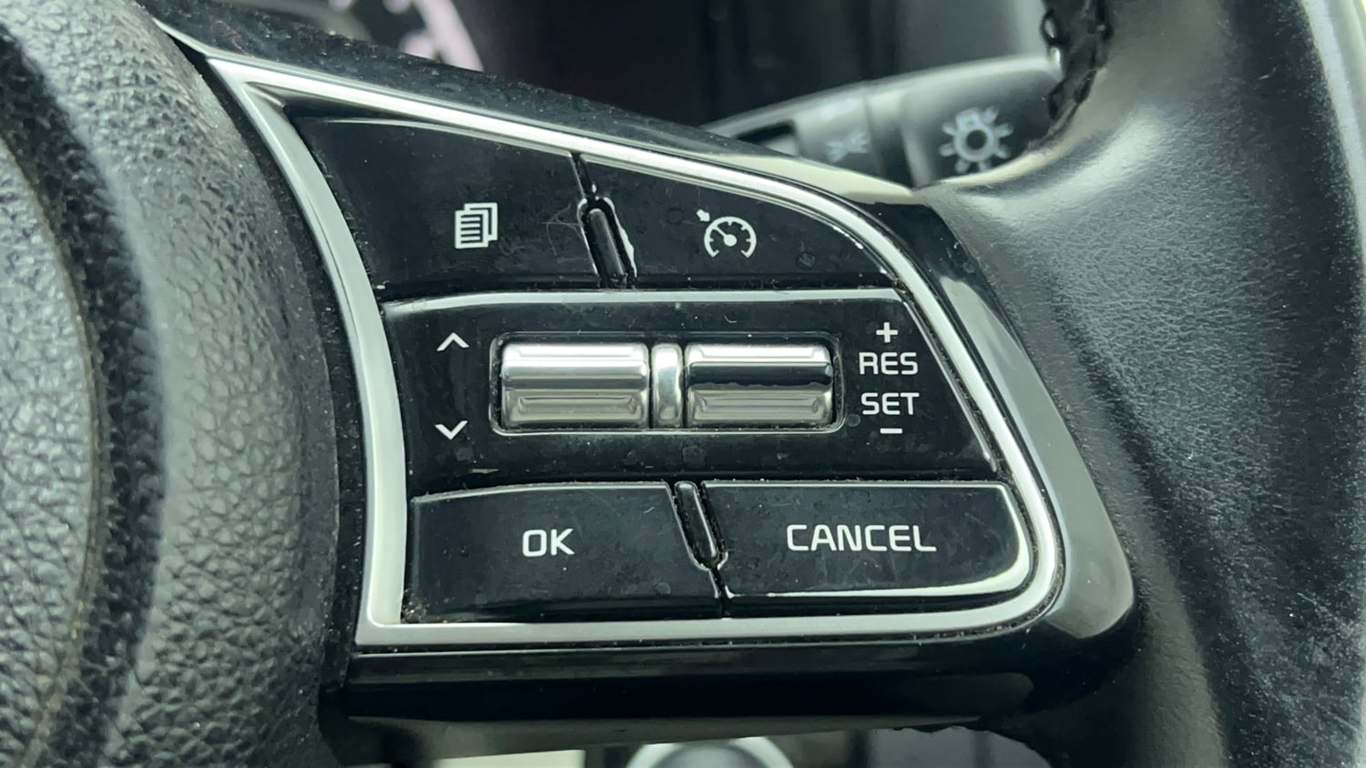 Used 2023 Kia Sonet HTX 1.5 Diesel Manual top_features Cruise control