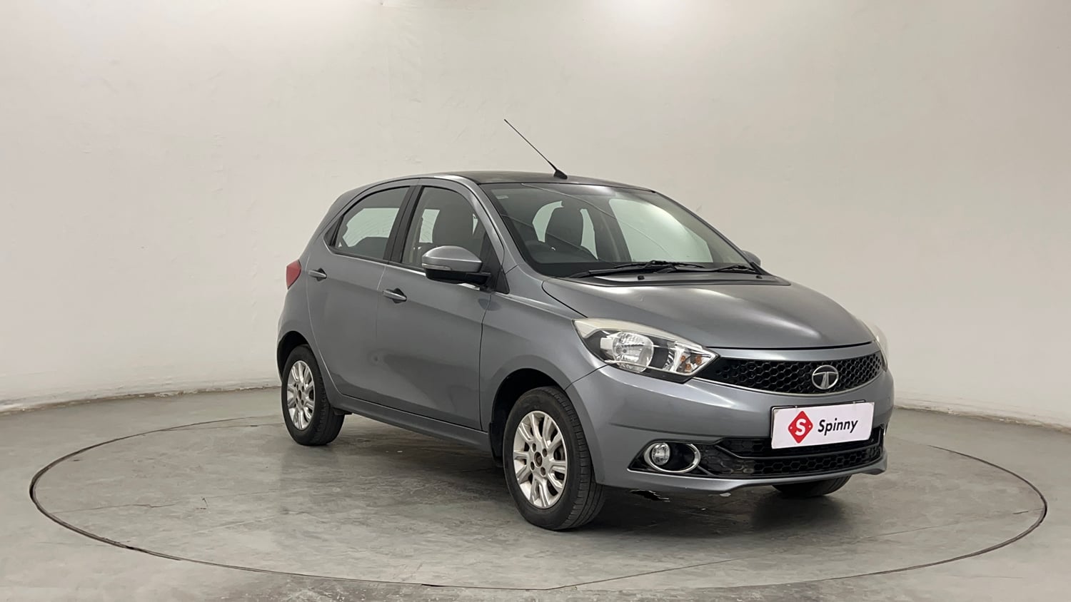 Used 2018 Tata Tiago Revotron XZ Petrol Manual exterior RIGHT FRONT CORNER VIEW