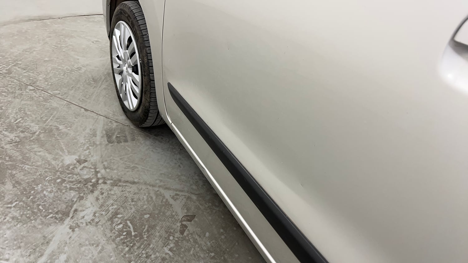 Used 2015 Maruti Suzuki Wagon R VXI Petrol Manual dents MINOR DENT