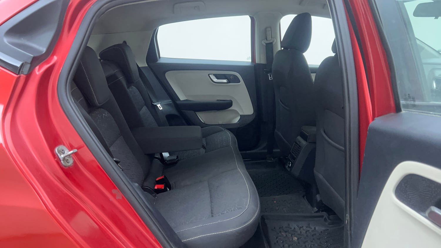 Used 2022 Tata Altroz XZ Petrol Petrol Manual interior RIGHT SIDE REAR DOOR CABIN VIEW