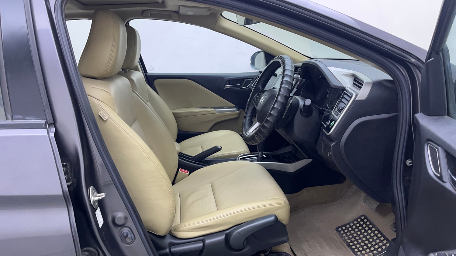 Used 2017 Honda City ZX CVT Petrol Petrol Automatic interior RIGHT SIDE FRONT DOOR CABIN VIEW