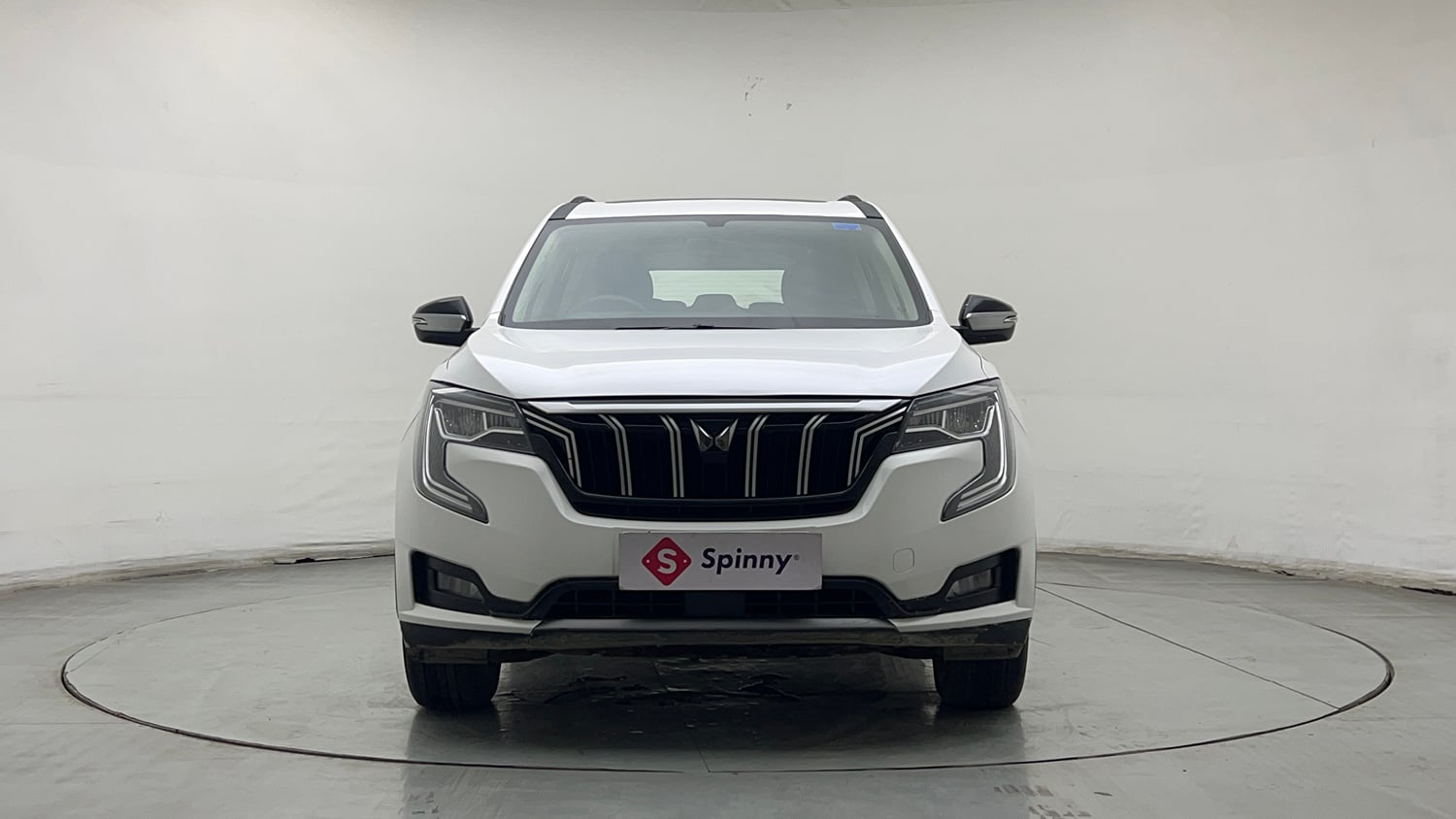 Used 2022 Mahindra XUV700 AX 5 Petrol MT 7 STR Petrol Manual exterior FRONT VIEW