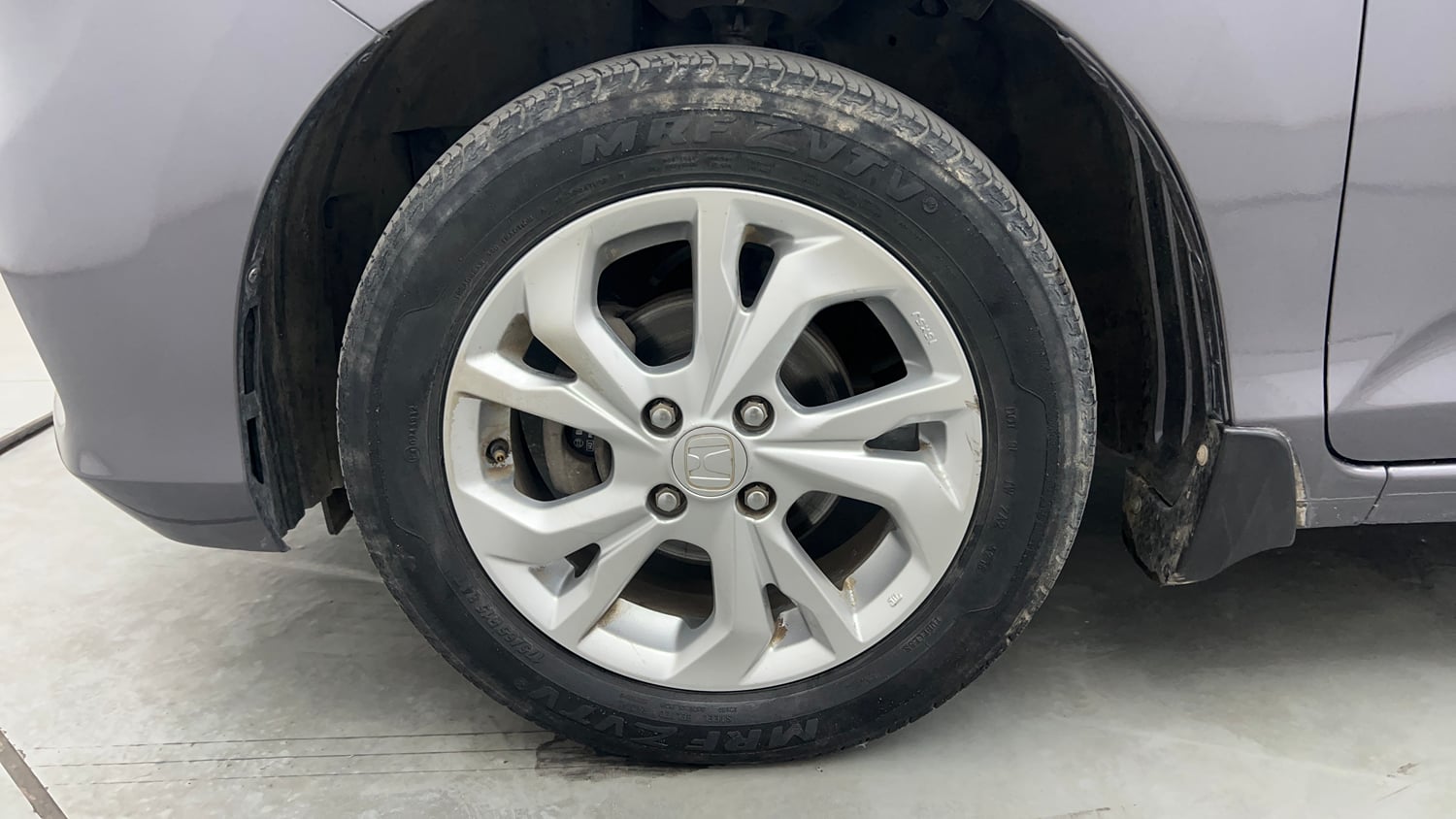 Used 2019 Honda Amaze 1.2 V CVT Petrol Petrol Automatic tyres LEFT FRONT TYRE RIM VIEW