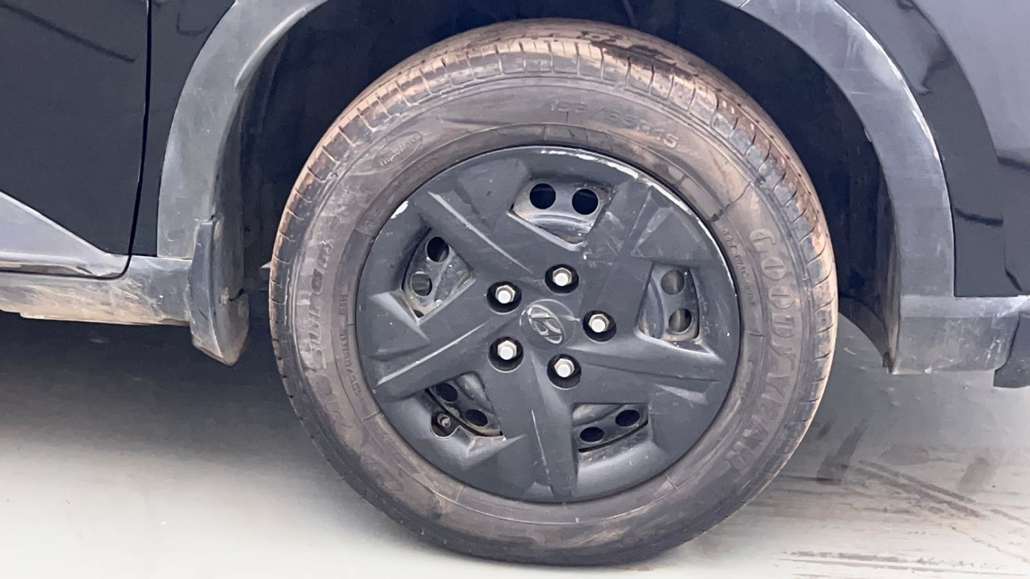 Used 2022 Hyundai Venue SX 1.2 Petrol Petrol Manual tyres RIGHT FRONT TYRE RIM VIEW