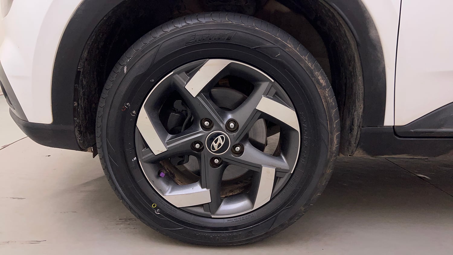 Used 2020 Hyundai Venue SX 1.0 Turbo Petrol Manual tyres LEFT FRONT TYRE RIM VIEW