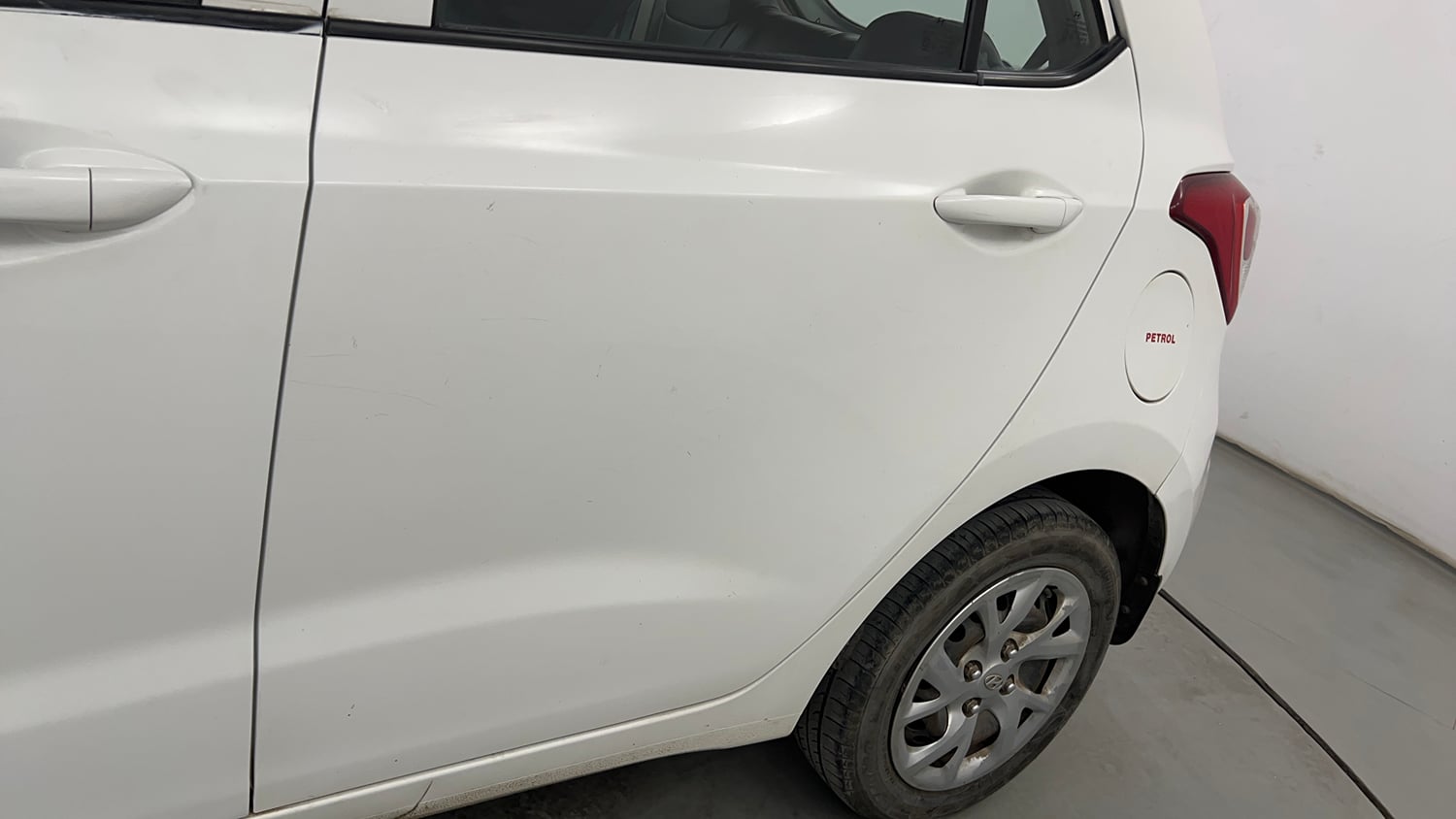 Used 2018 Hyundai Grand i10 Magna 1.2 Kappa VTVT Petrol Manual dents MINOR DENT