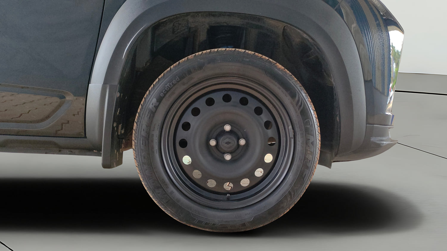 Used 2024 Renault Kiger RXE Petrol Manual tyres RIGHT FRONT TYRE RIM VIEW
