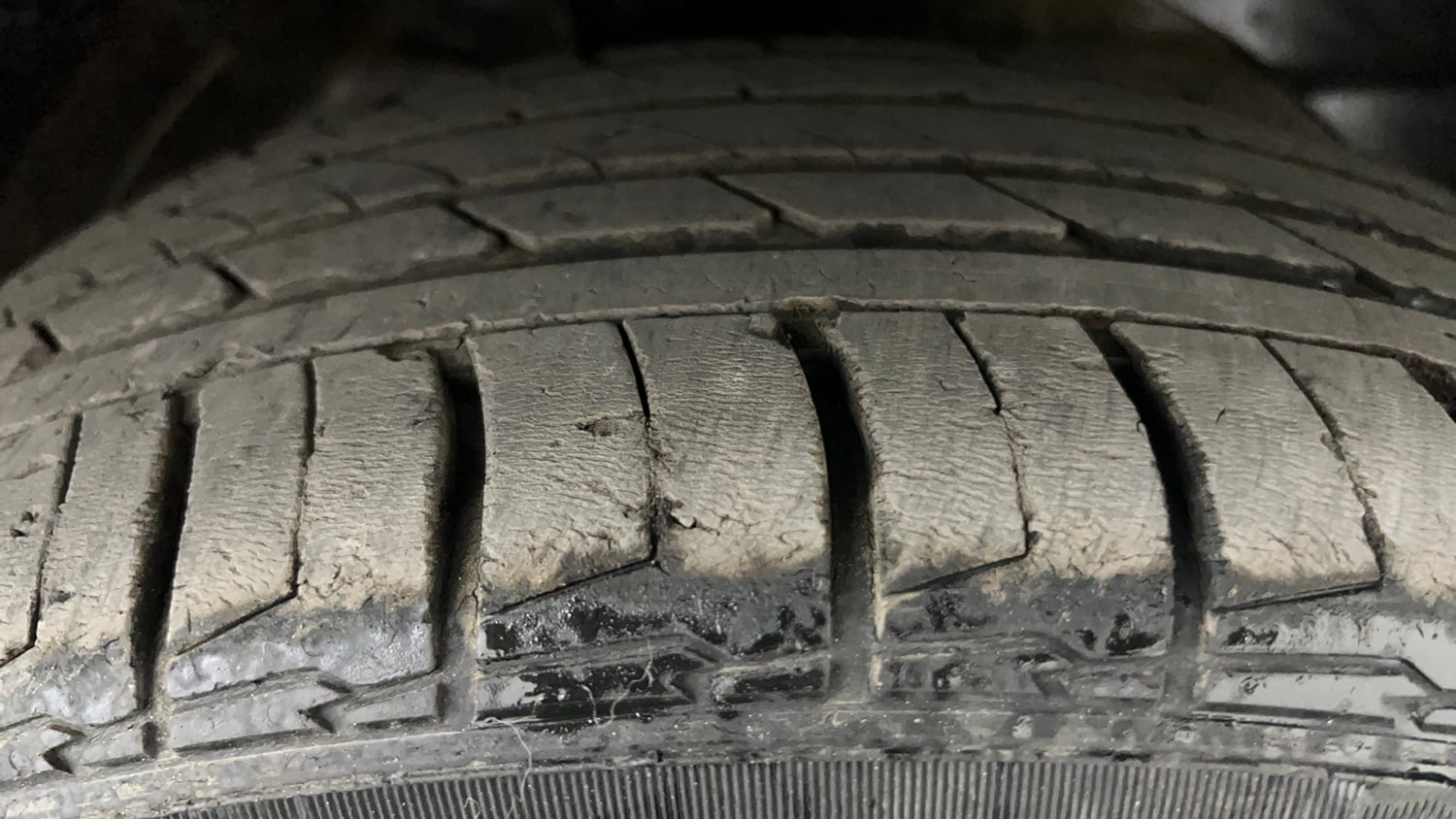 Used 2021 MG Motors Hector Plus Sharp 1.5 Petrol Turbo CVT 6-STR Petrol Automatic tyres RIGHT FRONT TYRE TREAD VIEW
