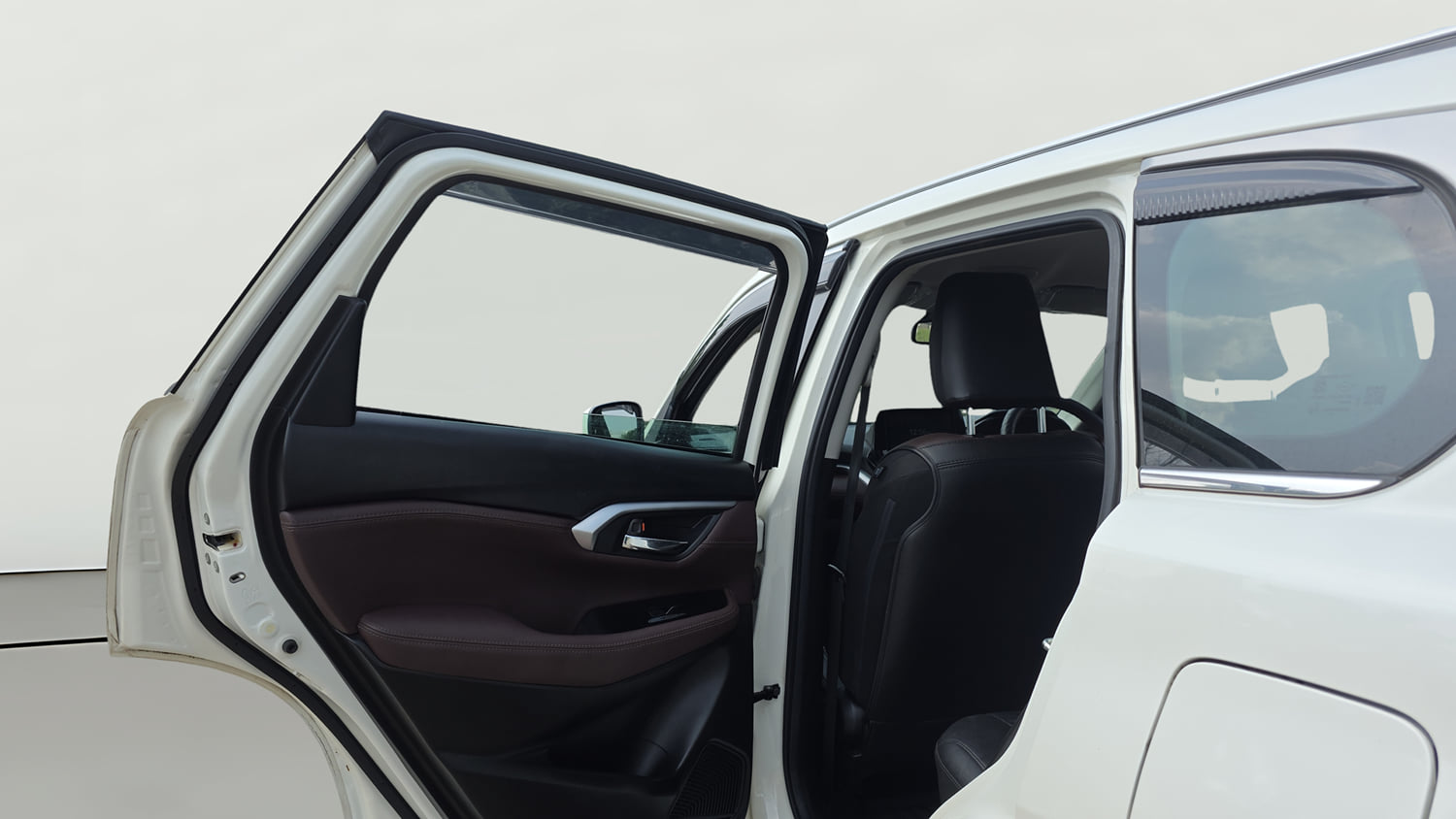 Used 2023 Maruti Suzuki Grand Vitara Zeta Smart Hybrid Petrol Manual interior LEFT REAR DOOR OPEN VIEW