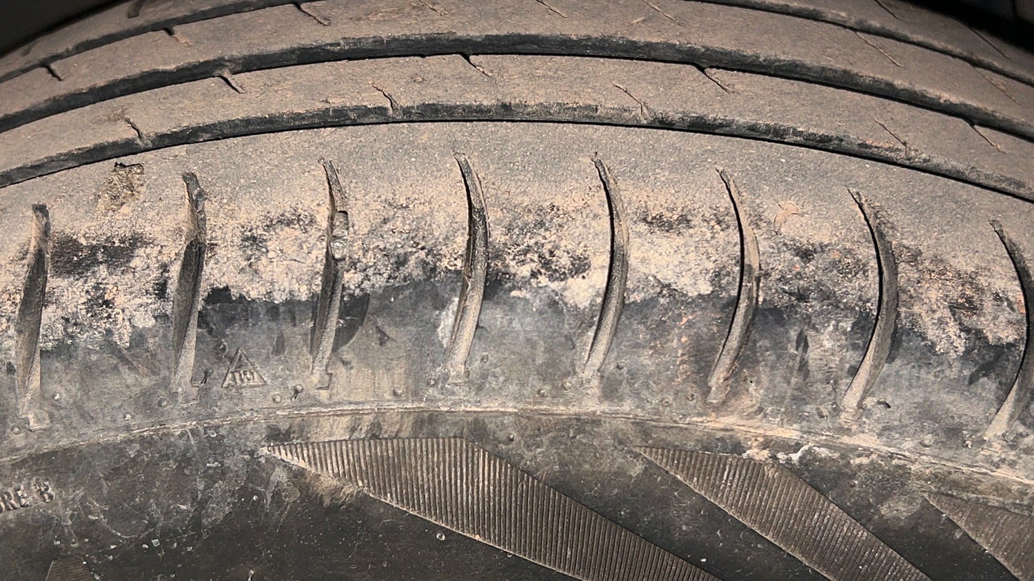 Used 2022 Renault Kwid RXT 1.0 (O) Petrol Manual tyres RIGHT REAR TYRE TREAD VIEW