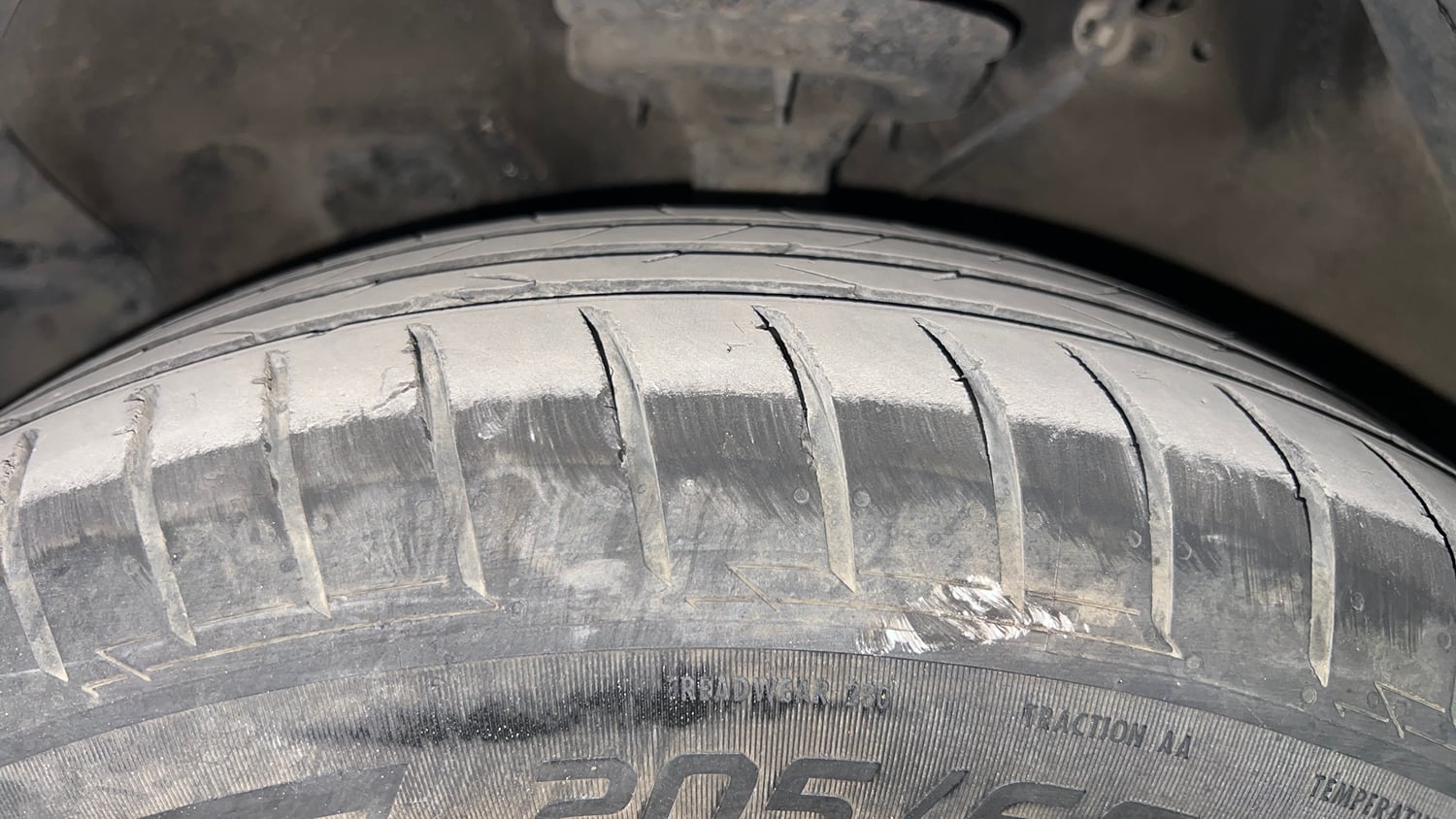 Used 2017 Hyundai Creta SX Plus 1.6 CRDI Diesel Manual tyres LEFT FRONT TYRE TREAD VIEW