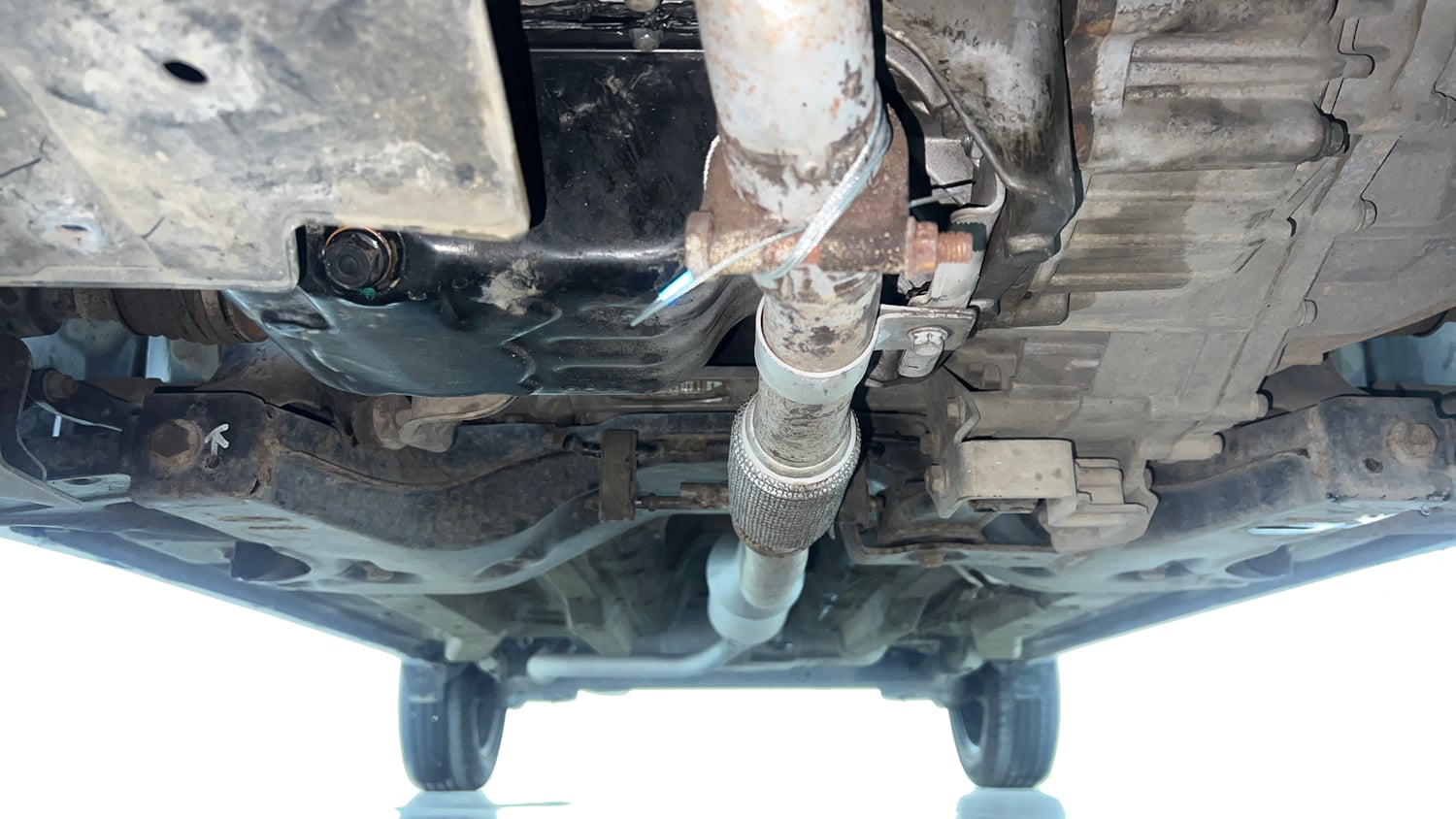 Used 2018 Tata Nexon XM Petrol Manual extra FRONT LEFT UNDERBODY VIEW
