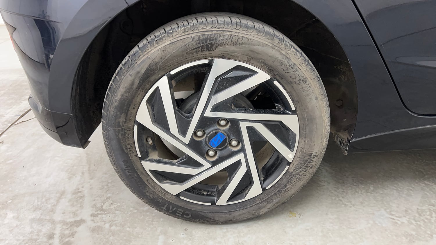 Used 2024 Hyundai New i20 Asta (O) 1.2 IVT Petrol Automatic tyres RIGHT REAR TYRE RIM VIEW
