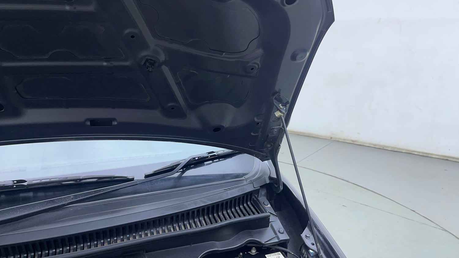 Used 2024 Maruti Suzuki Alto K10 VXi Plus Petrol Manual engine ENGINE LEFT SIDE HINGE & APRON VIEW