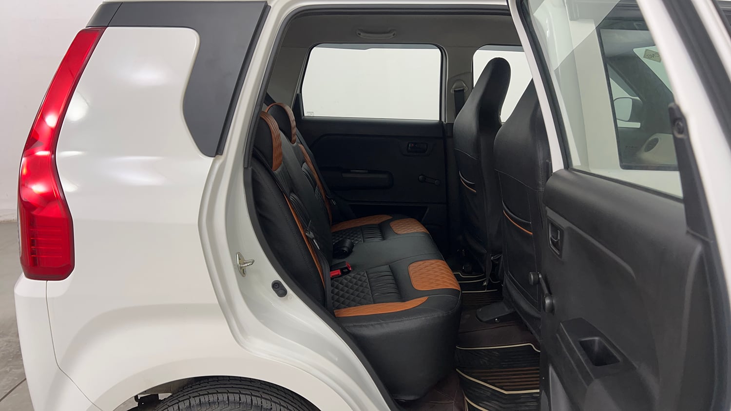 Used 2021 Maruti Suzuki Wagon R LXi 1.0 CNG Cng Manual interior RIGHT SIDE REAR DOOR CABIN VIEW