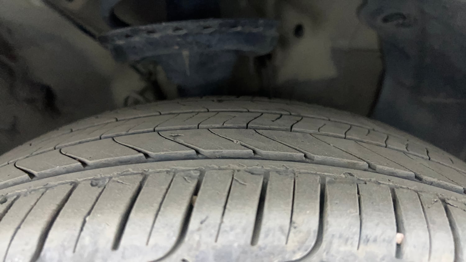 Used 2015 Hyundai Elite i20 Asta 1.2 Petrol Manual tyres RIGHT FRONT TYRE TREAD VIEW