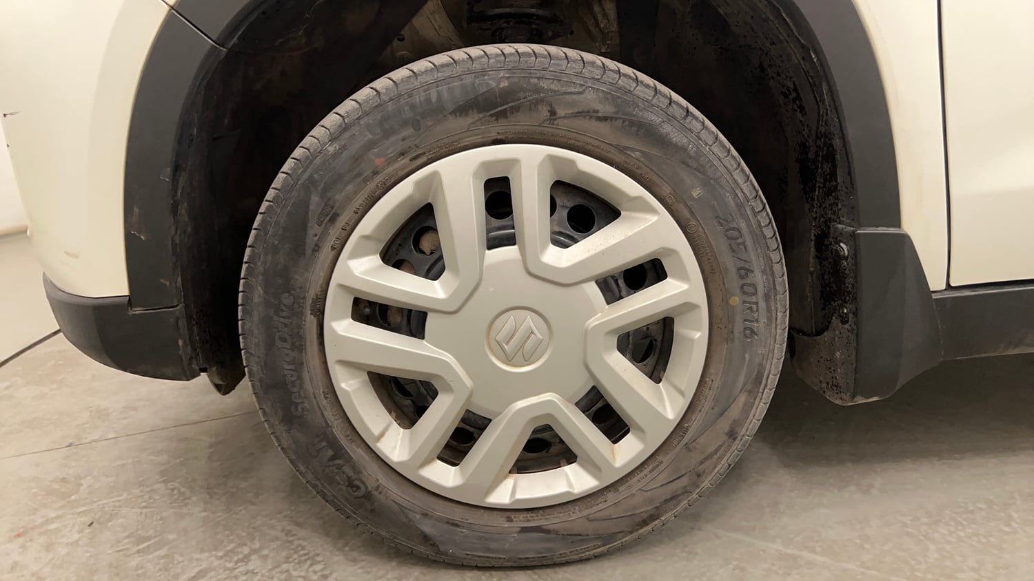 Used 2022 maruti-suzuki Vitara Brezza VXi Petrol Manual tyres LEFT FRONT TYRE RIM VIEW