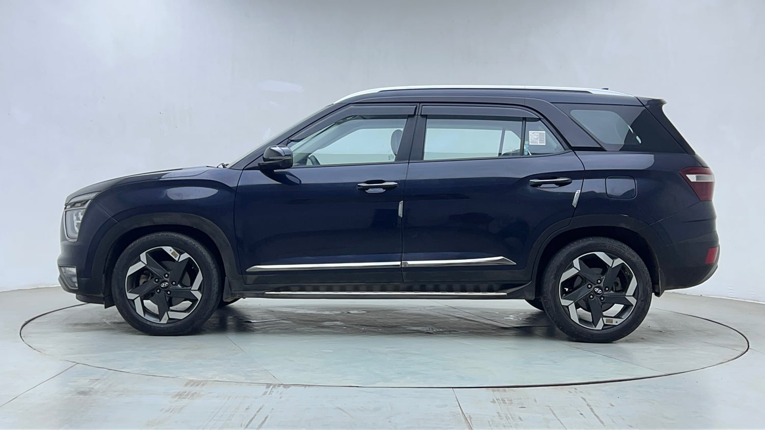 Used 2022 Hyundai Alcazar Signature (O) 7 Seater 1.5 Diesel AT Diesel Automatic exterior LEFT SIDE VIEW