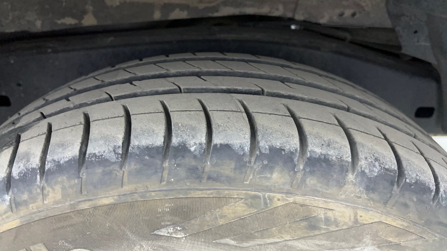 Used 2016 Toyota Innova Crysta 2.4 G 7 STR Diesel Manual tyres LEFT REAR TYRE TREAD VIEW