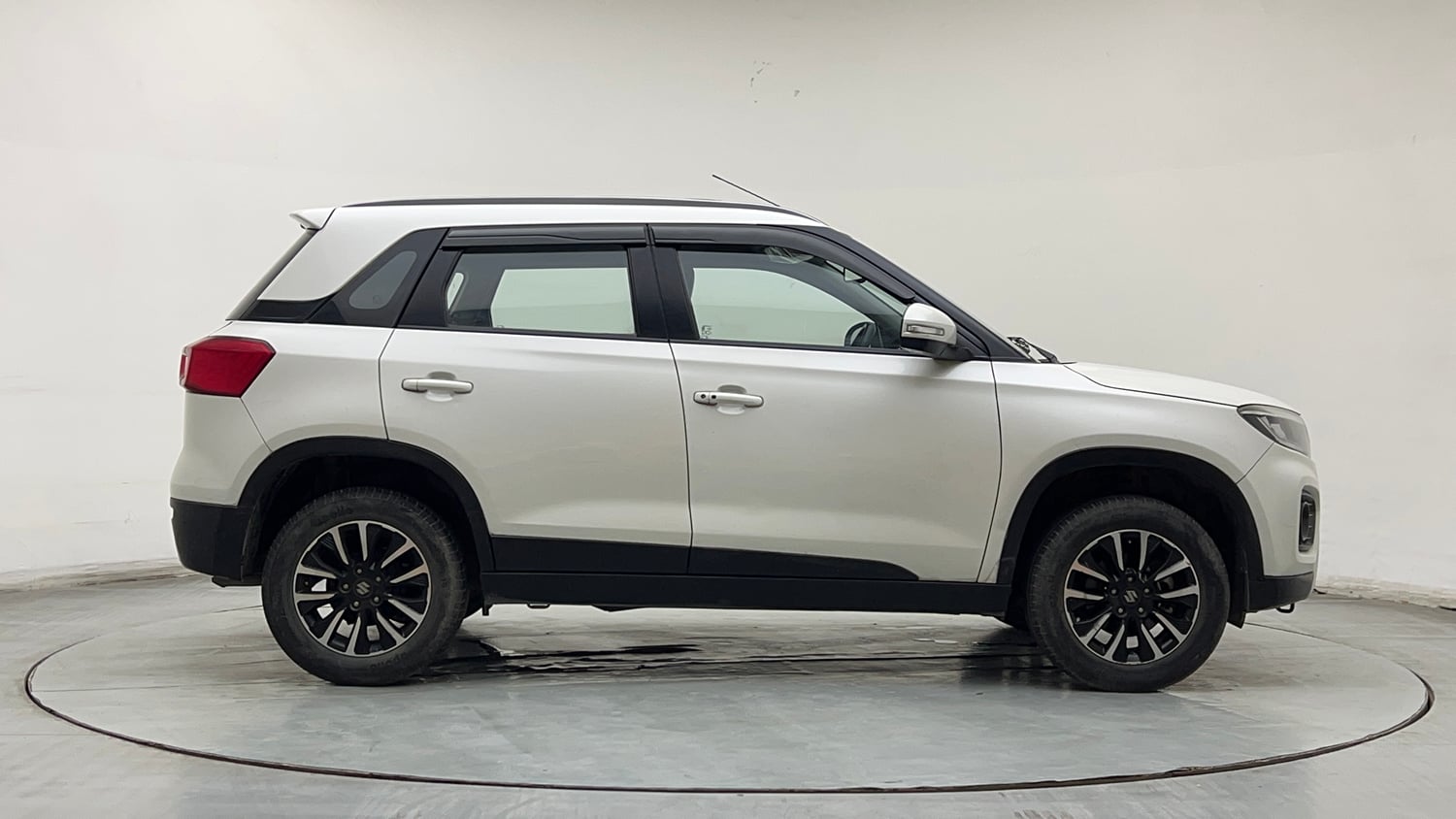 Used 2021 maruti-suzuki Vitara Brezza ZXi Plus Petrol Manual exterior RIGHT SIDE VIEW
