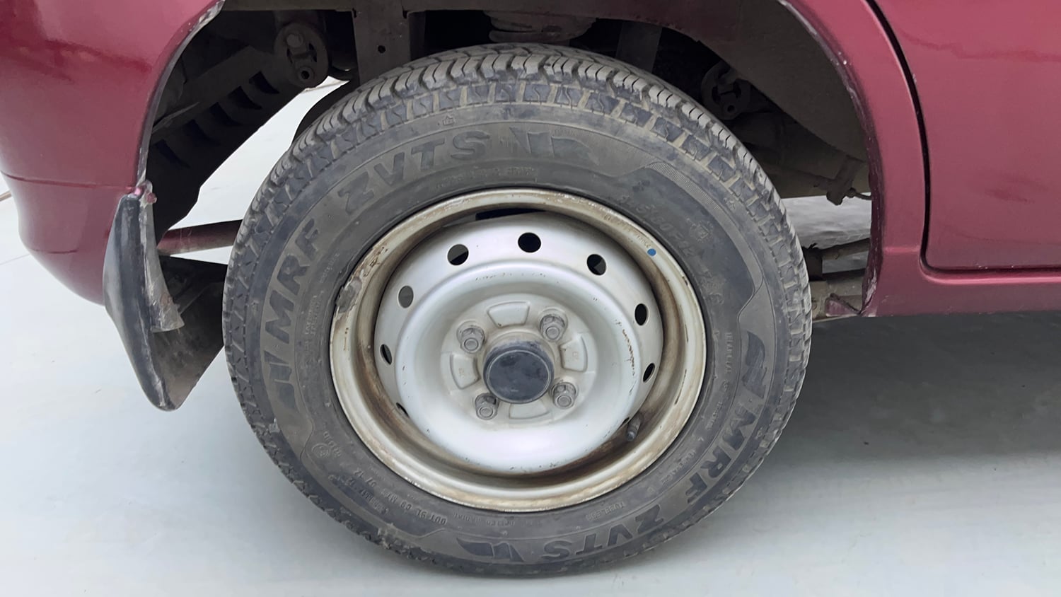 Used 2012 Maruti Suzuki Alto LXi BS-IV Petrol Manual tyres RIGHT REAR TYRE RIM VIEW