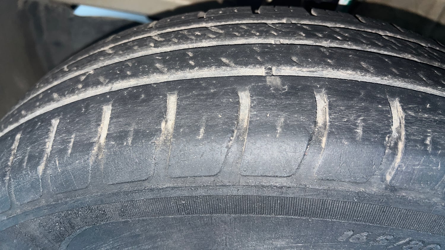 Used 2021 Maruti Suzuki Swift VXi Petrol Manual tyres LEFT FRONT TYRE TREAD VIEW