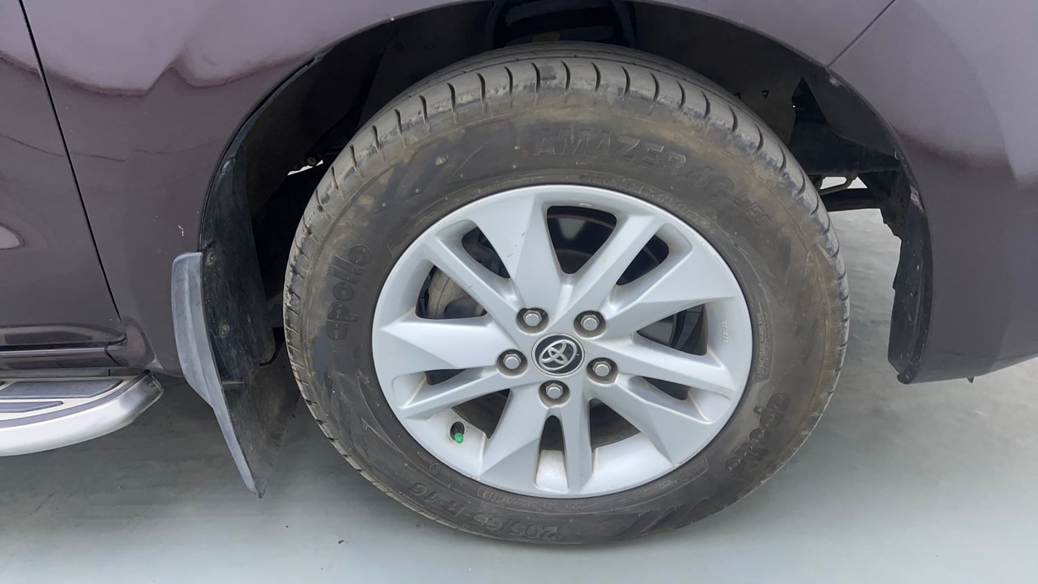Used 2016 Toyota Innova Crysta 2.4 G 7 STR Diesel Manual tyres RIGHT FRONT TYRE RIM VIEW