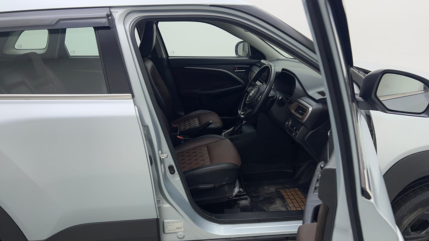 Used 2023 Maruti Suzuki Brezza ZXi AT Petrol Automatic interior RIGHT SIDE FRONT DOOR CABIN VIEW