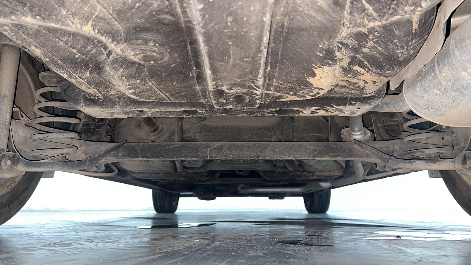 Used 2015 Honda City VX Petrol Manual extra REAR UNDERBODY VIEW (TAKEN FROM REAR)