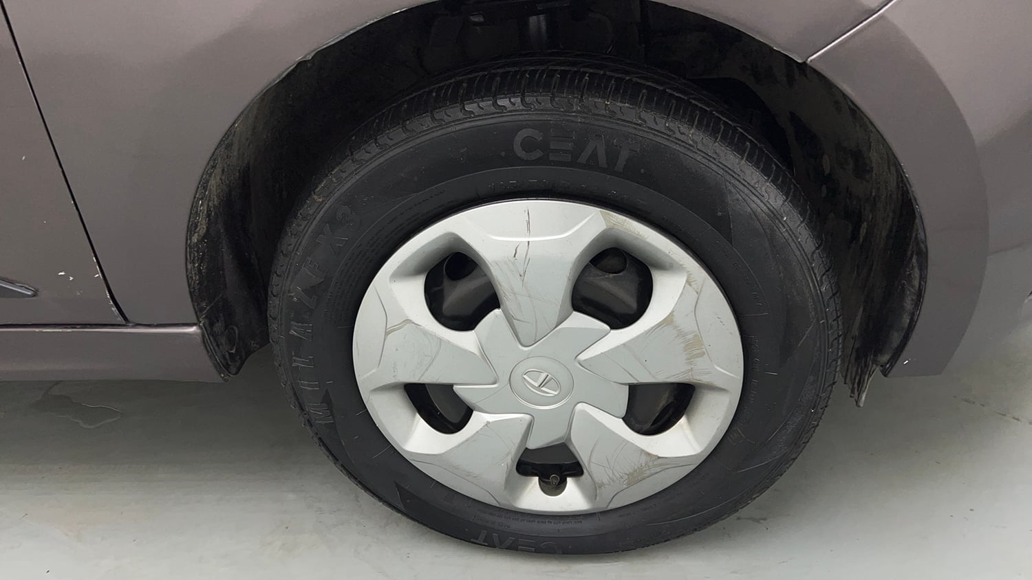 Used 2019 Tata Tiago Revotron XT Petrol Manual tyres RIGHT FRONT TYRE TREAD VIEW