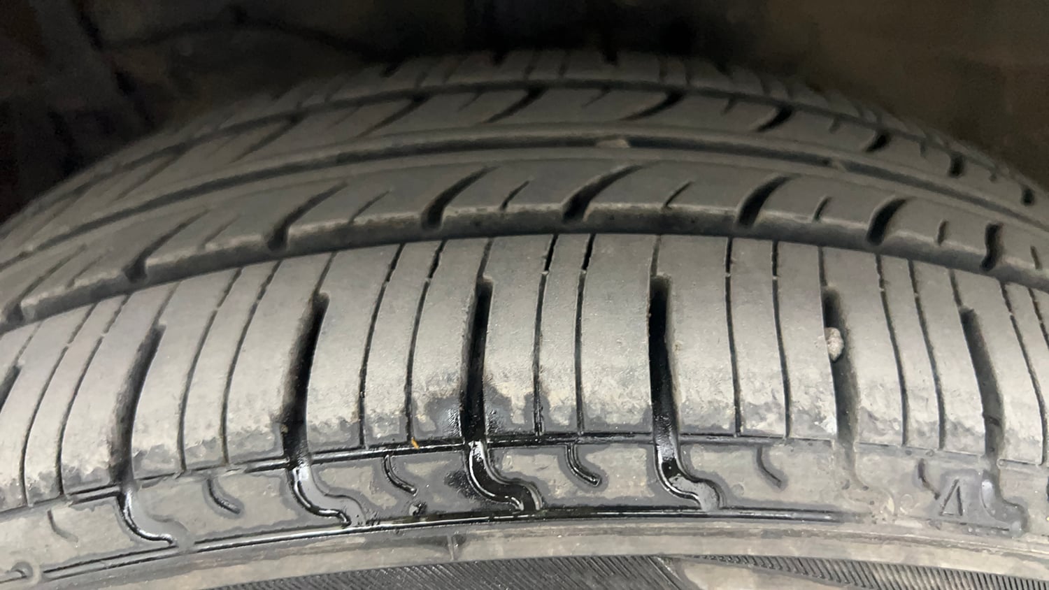 Used 2012 Maruti Suzuki Swift Dzire ZXI Petrol Manual tyres LEFT FRONT TYRE TREAD VIEW