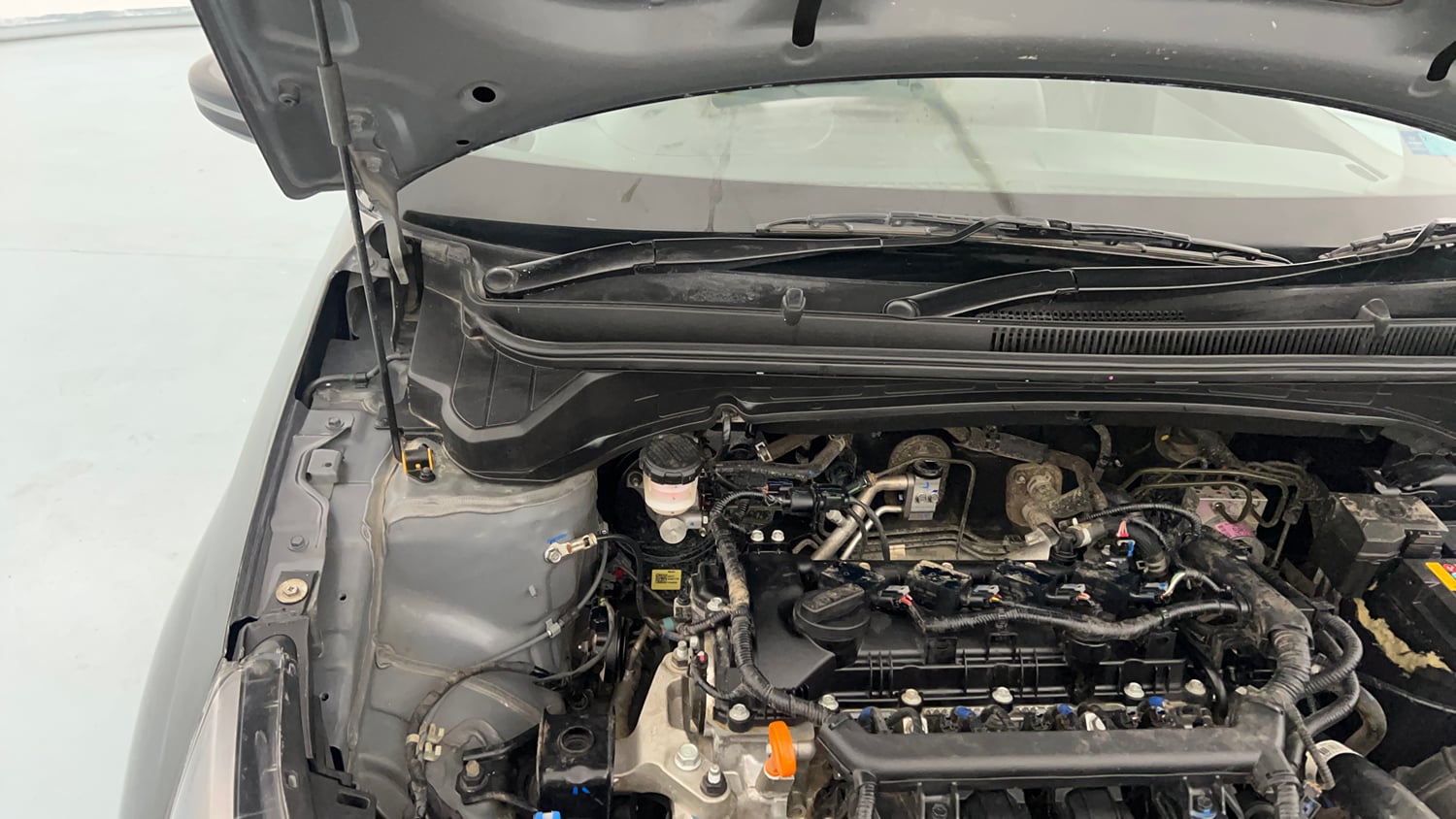 Used 2024 Hyundai New i20 Asta 1.2 MT Petrol Manual engine ENGINE RIGHT SIDE HINGE & APRON VIEW