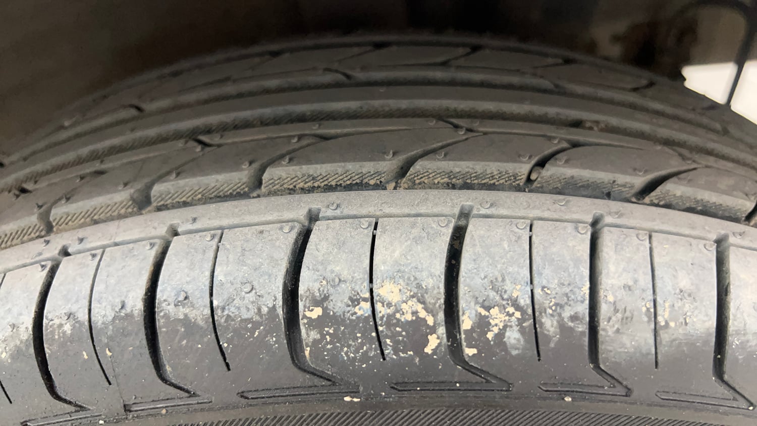 Used 2015 Hyundai Grand i10 Sportz AT 1.2 Kappa VTVT Petrol Automatic tyres LEFT REAR TYRE TREAD VIEW